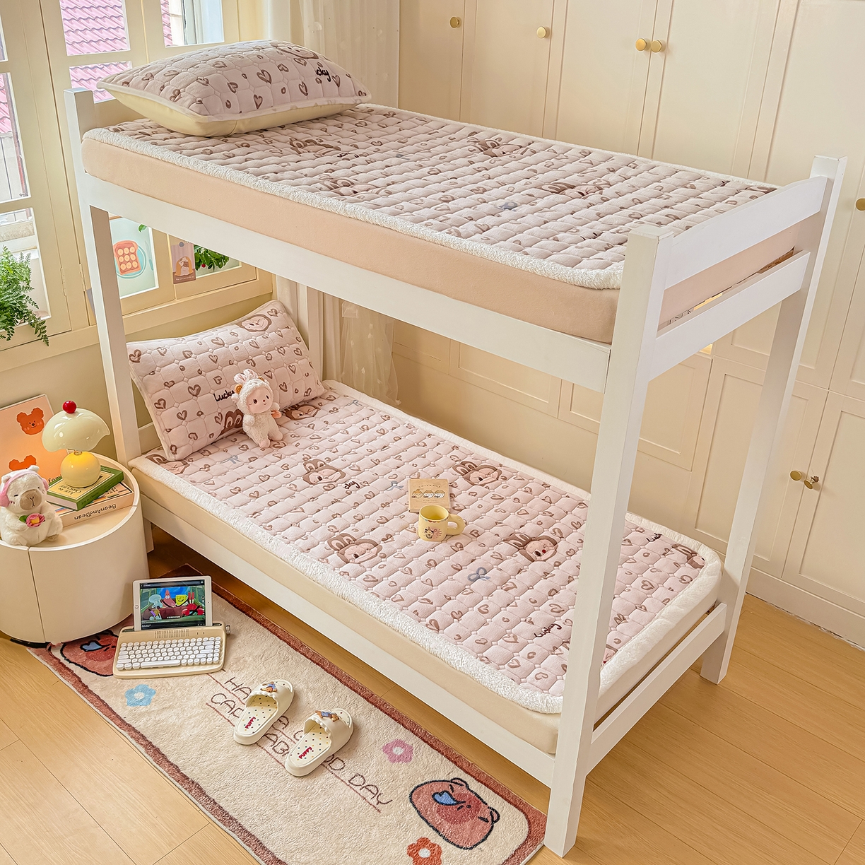 91家纺网 家纺一手货源 找家纺 眠势力 2025新款牛奶绒学生床垫加绒牛奶绒床褥子秋冬保暖珊瑚绒夹棉上下铺床护垫 爱心布布-牛奶绒床垫