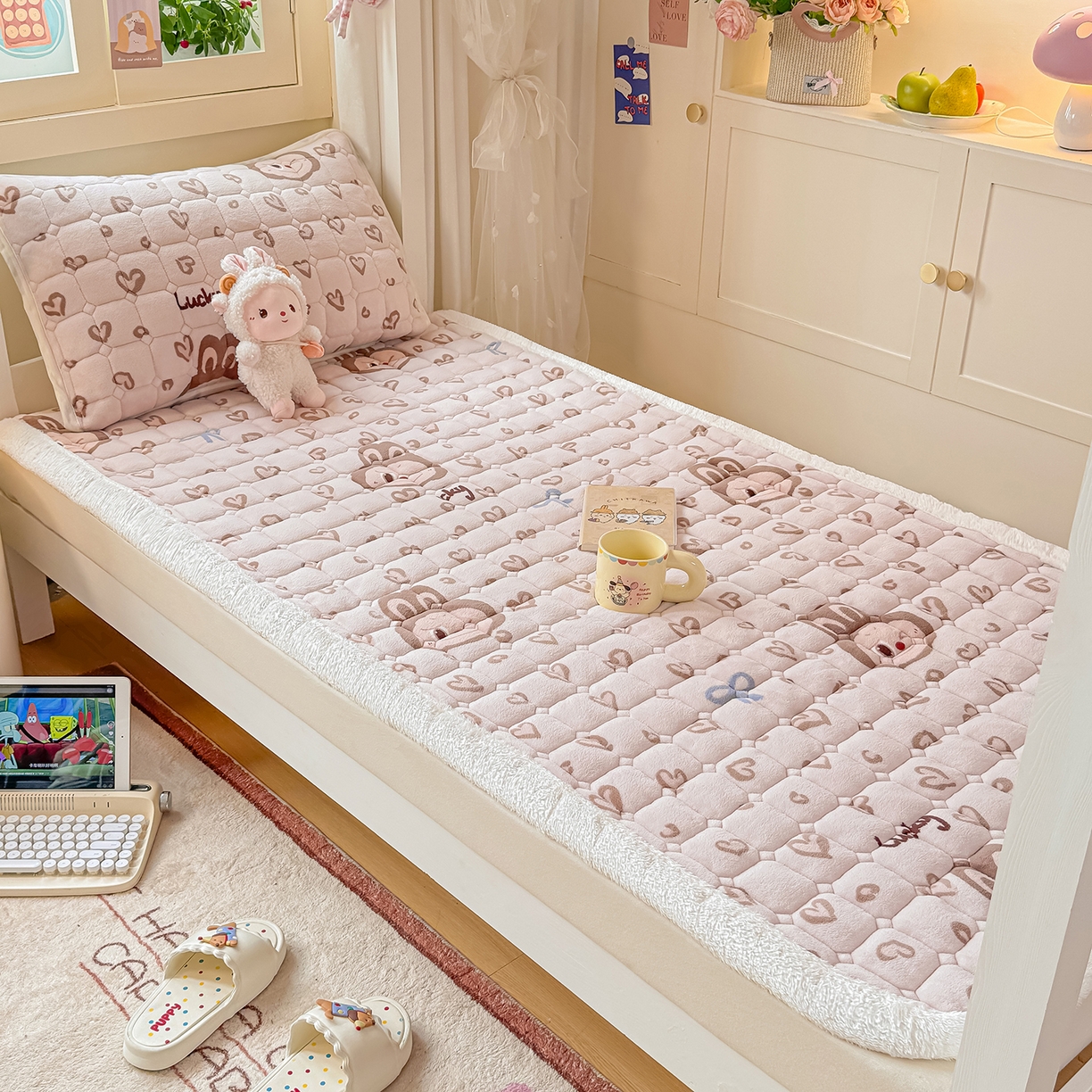 91家纺网 家纺一手货源 找家纺 眠势力 2025新款牛奶绒学生床垫加绒牛奶绒床褥子秋冬保暖珊瑚绒夹棉上下铺床护垫 爱心布布-牛奶绒床垫