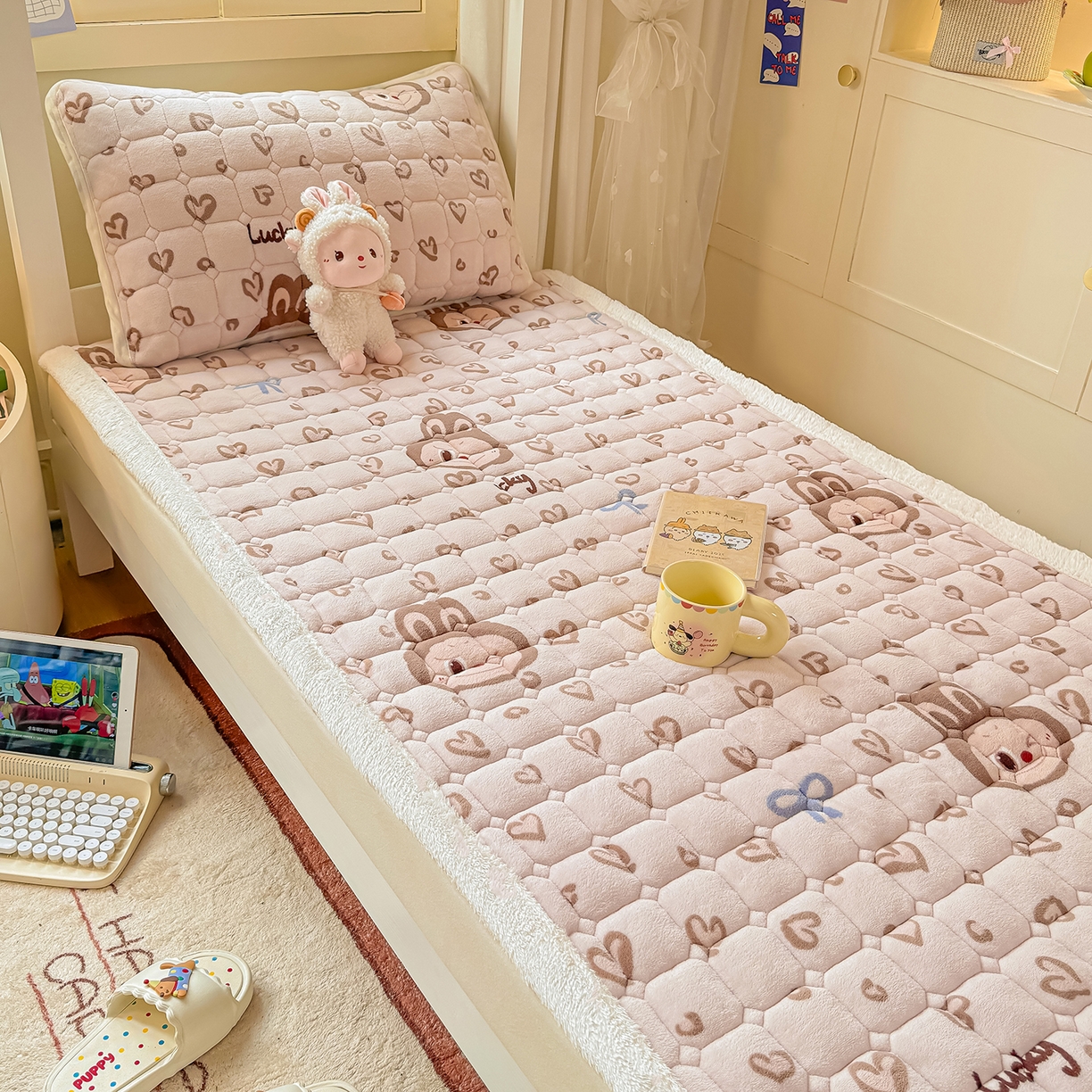 91家纺网 家纺一手货源 找家纺 眠势力 2025新款牛奶绒学生床垫加绒牛奶绒床褥子秋冬保暖珊瑚绒夹棉上下铺床护垫 爱心布布-牛奶绒床垫