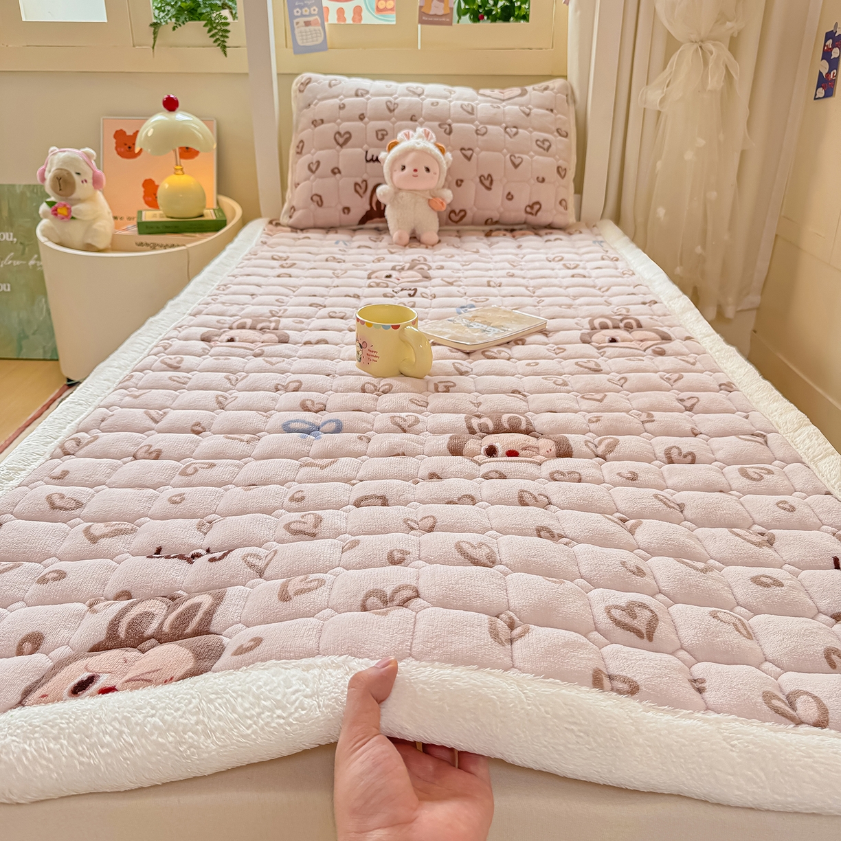 91家纺网 家纺一手货源 找家纺 眠势力 2025新款牛奶绒学生床垫加绒牛奶绒床褥子秋冬保暖珊瑚绒夹棉上下铺床护垫 爱心布布-牛奶绒床垫