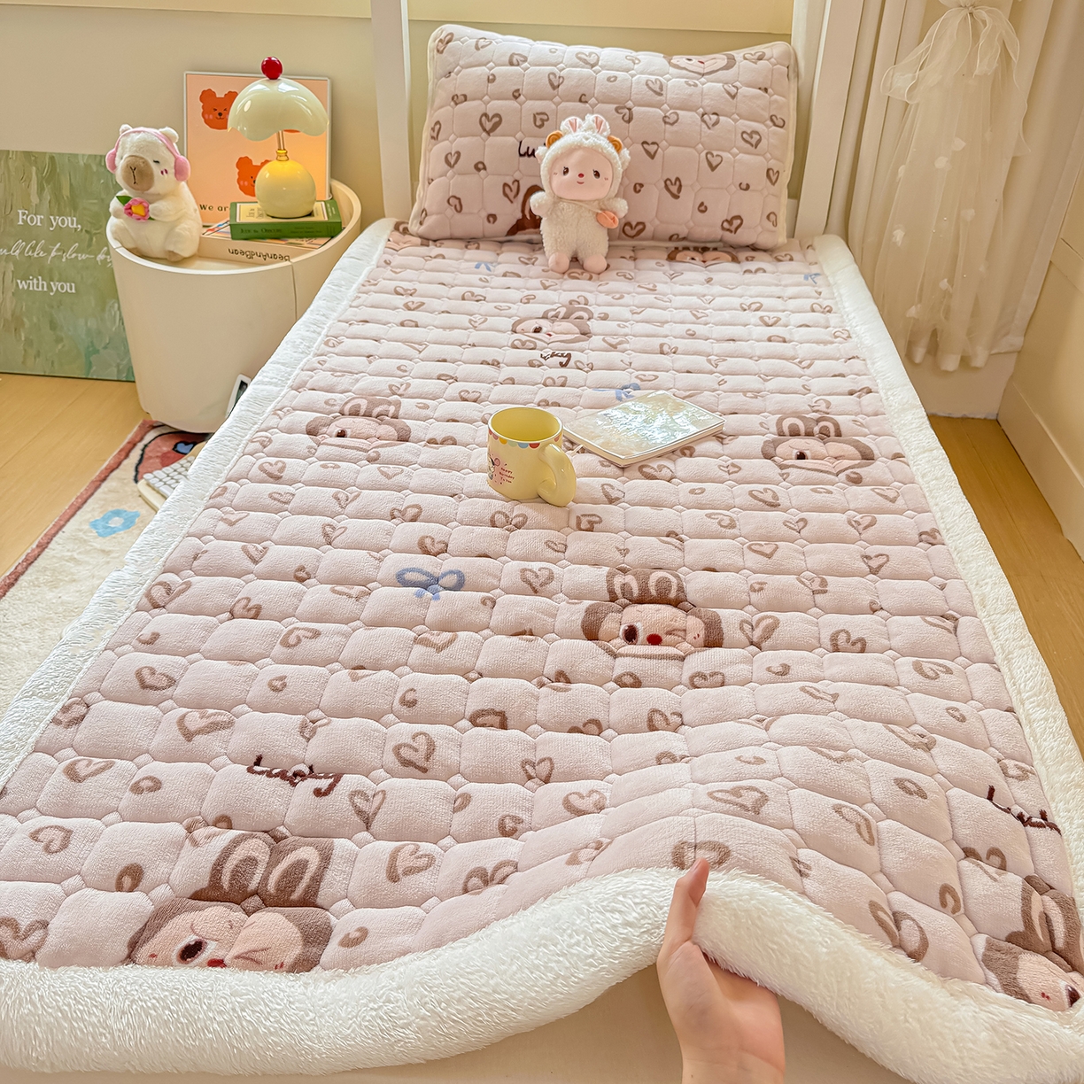 91家纺网 家纺一手货源 找家纺 眠势力 2025新款牛奶绒学生床垫加绒牛奶绒床褥子秋冬保暖珊瑚绒夹棉上下铺床护垫 爱心布布-牛奶绒床垫