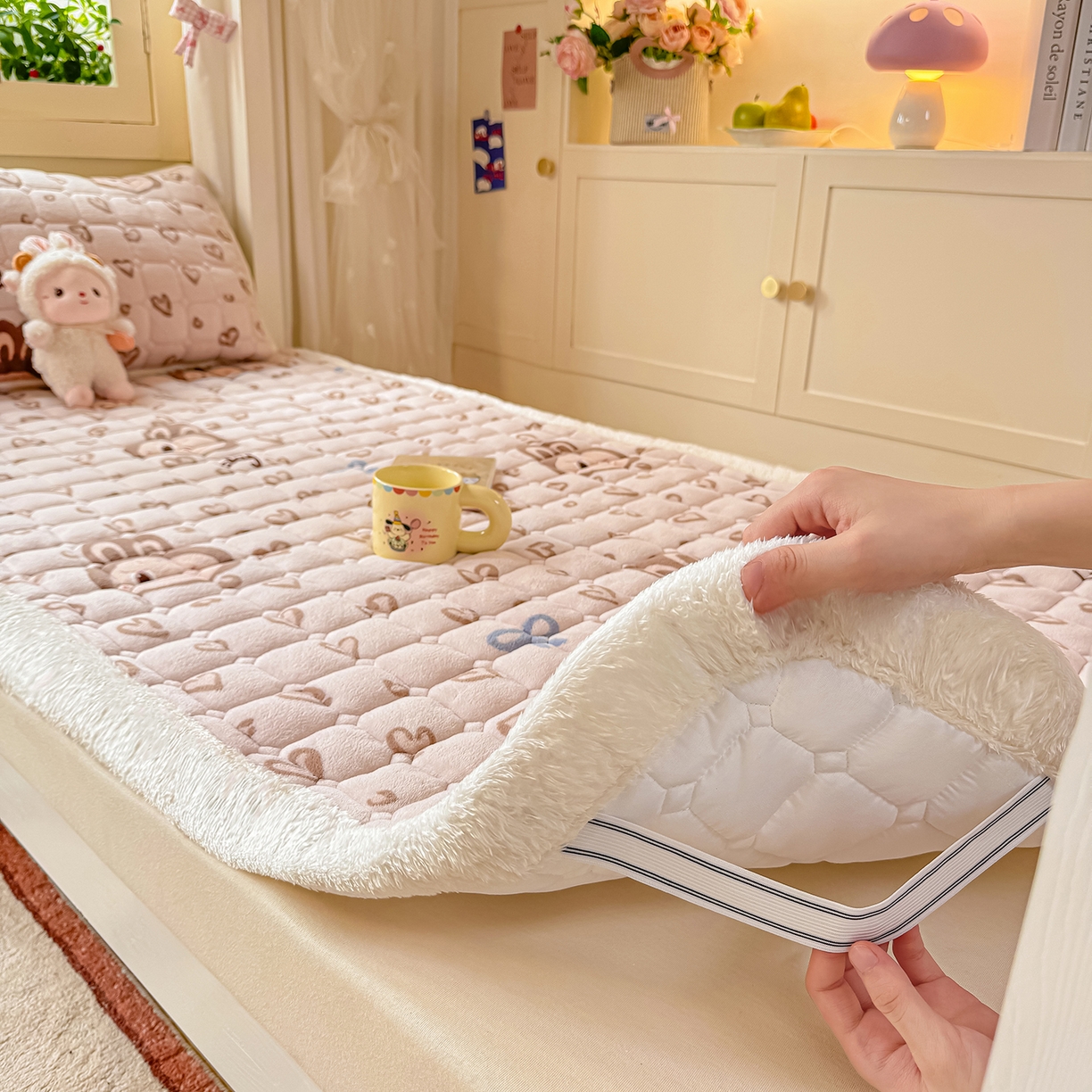 91家纺网 家纺一手货源 找家纺 眠势力 2025新款牛奶绒学生床垫加绒牛奶绒床褥子秋冬保暖珊瑚绒夹棉上下铺床护垫 爱心布布-牛奶绒床垫