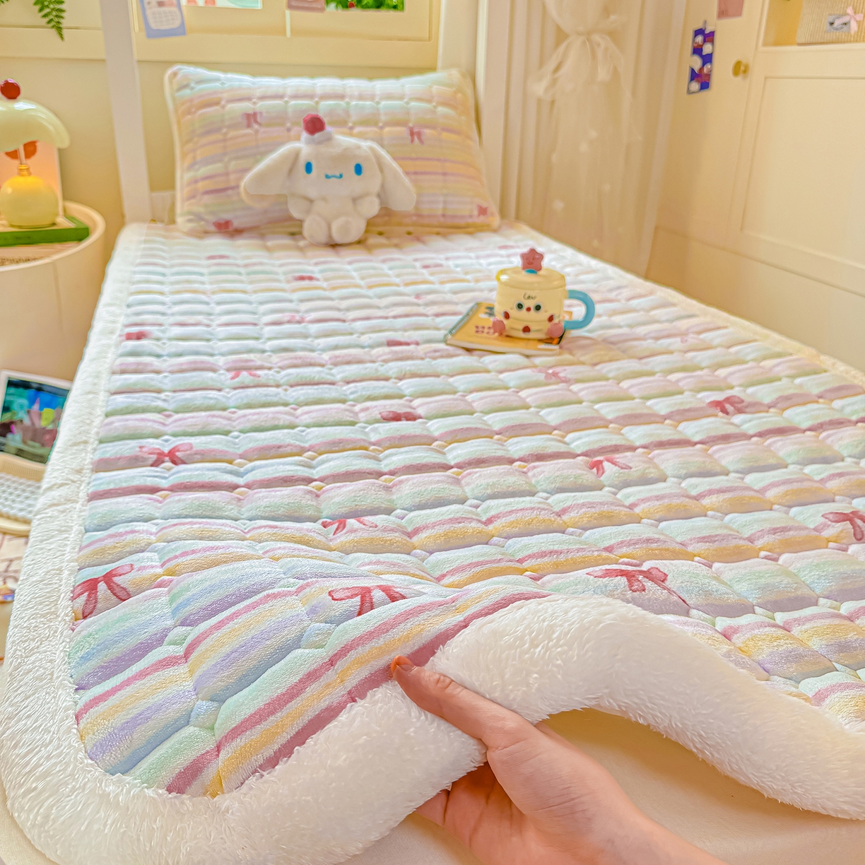 91家纺网 家纺一手货源 找家纺 眠势力 2025新款牛奶绒学生床垫加绒牛奶绒床褥子秋冬保暖珊瑚绒夹棉上下铺床护垫 彩虹旋律-牛奶绒床垫