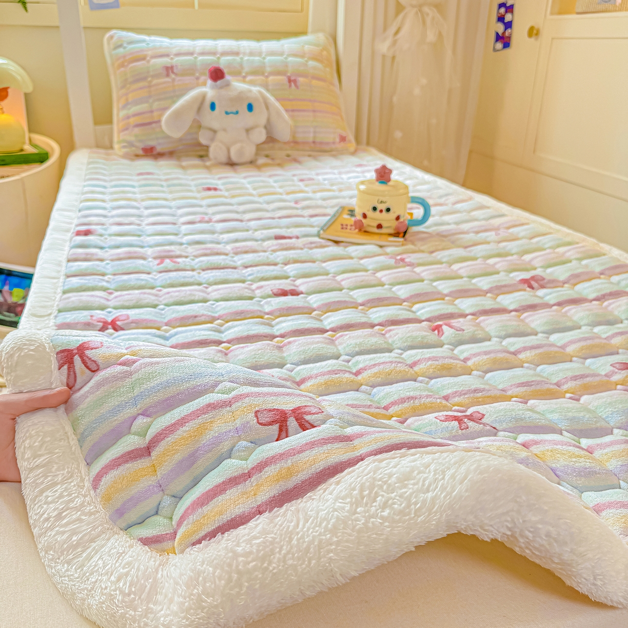91家纺网 家纺一手货源 找家纺 眠势力 2025新款牛奶绒学生床垫加绒牛奶绒床褥子秋冬保暖珊瑚绒夹棉上下铺床护垫 彩虹旋律-牛奶绒床垫