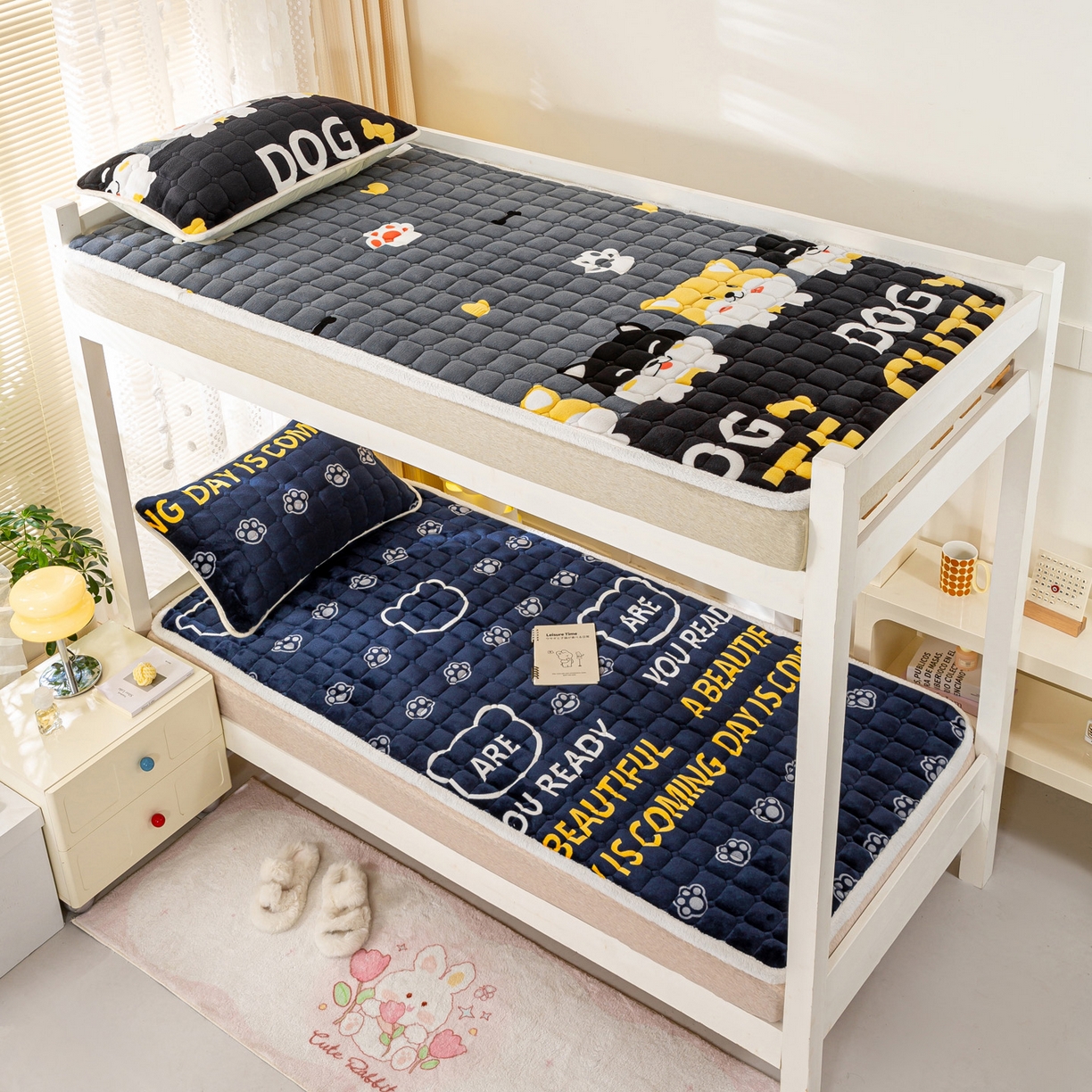 91家纺网 家纺一手货源 找家纺 眠势力 2025新款牛奶绒学生床垫加绒牛奶绒床褥子秋冬保暖珊瑚绒夹棉上下铺床护垫 潮小熊-牛奶绒床垫