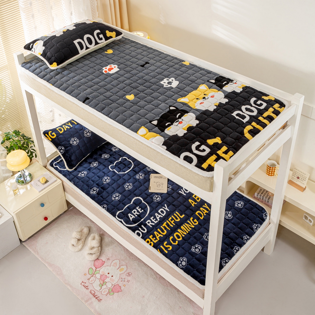 91家纺网 家纺一手货源 找家纺 眠势力 2025新款牛奶绒学生床垫加绒牛奶绒床褥子秋冬保暖珊瑚绒夹棉上下铺床护垫 潮小熊-牛奶绒床垫