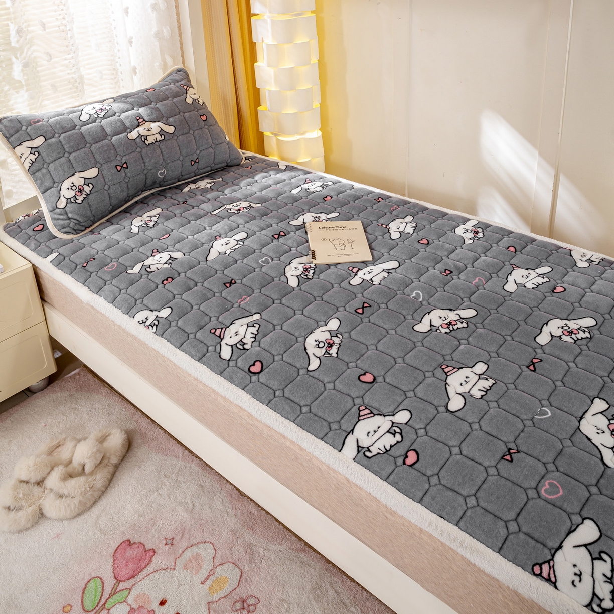 91家纺网 家纺一手货源 找家纺 眠势力 2025新款牛奶绒学生床垫加绒牛奶绒床褥子秋冬保暖珊瑚绒夹棉上下铺床护垫 大耳朵-牛奶绒床垫