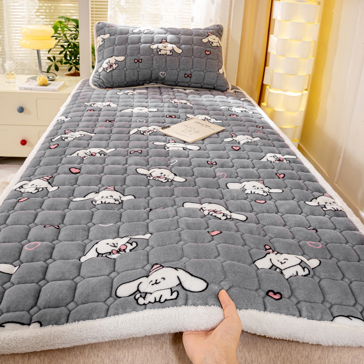 91家纺网 家纺一手货源 找家纺 眠势力 2025新款牛奶绒学生床垫加绒牛奶绒床褥子秋冬保暖珊瑚绒夹棉上下铺床护垫 大耳朵-牛奶绒床垫