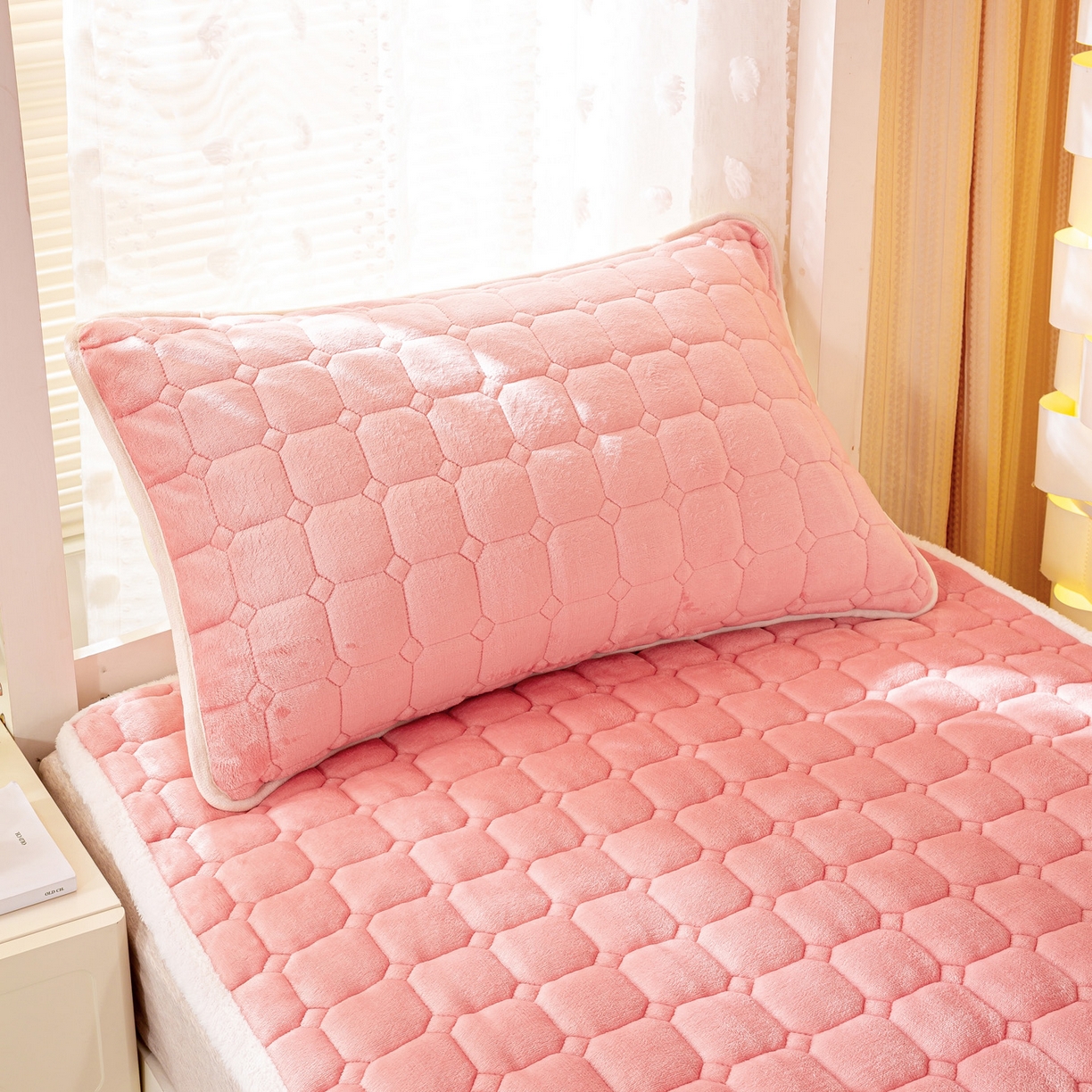 91家纺网 家纺一手货源 找家纺 眠势力 2025新款牛奶绒学生床垫加绒牛奶绒床褥子秋冬保暖珊瑚绒夹棉上下铺床护垫 粉玉-牛奶绒床垫