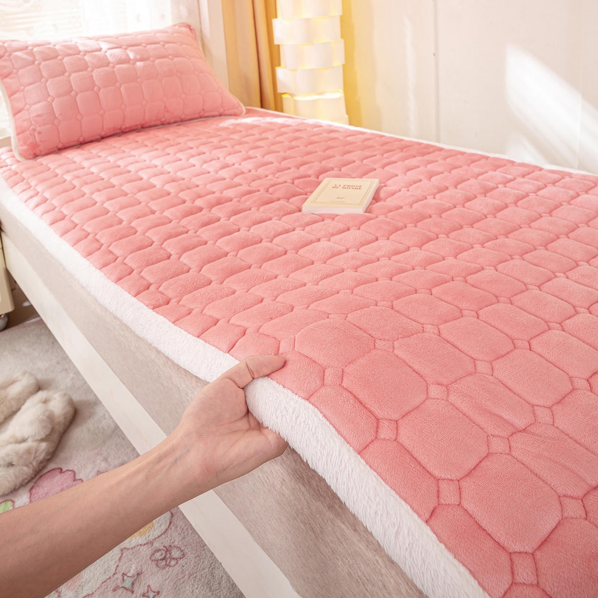 91家纺网 家纺一手货源 找家纺 眠势力 2025新款牛奶绒学生床垫加绒牛奶绒床褥子秋冬保暖珊瑚绒夹棉上下铺床护垫 粉玉-牛奶绒床垫