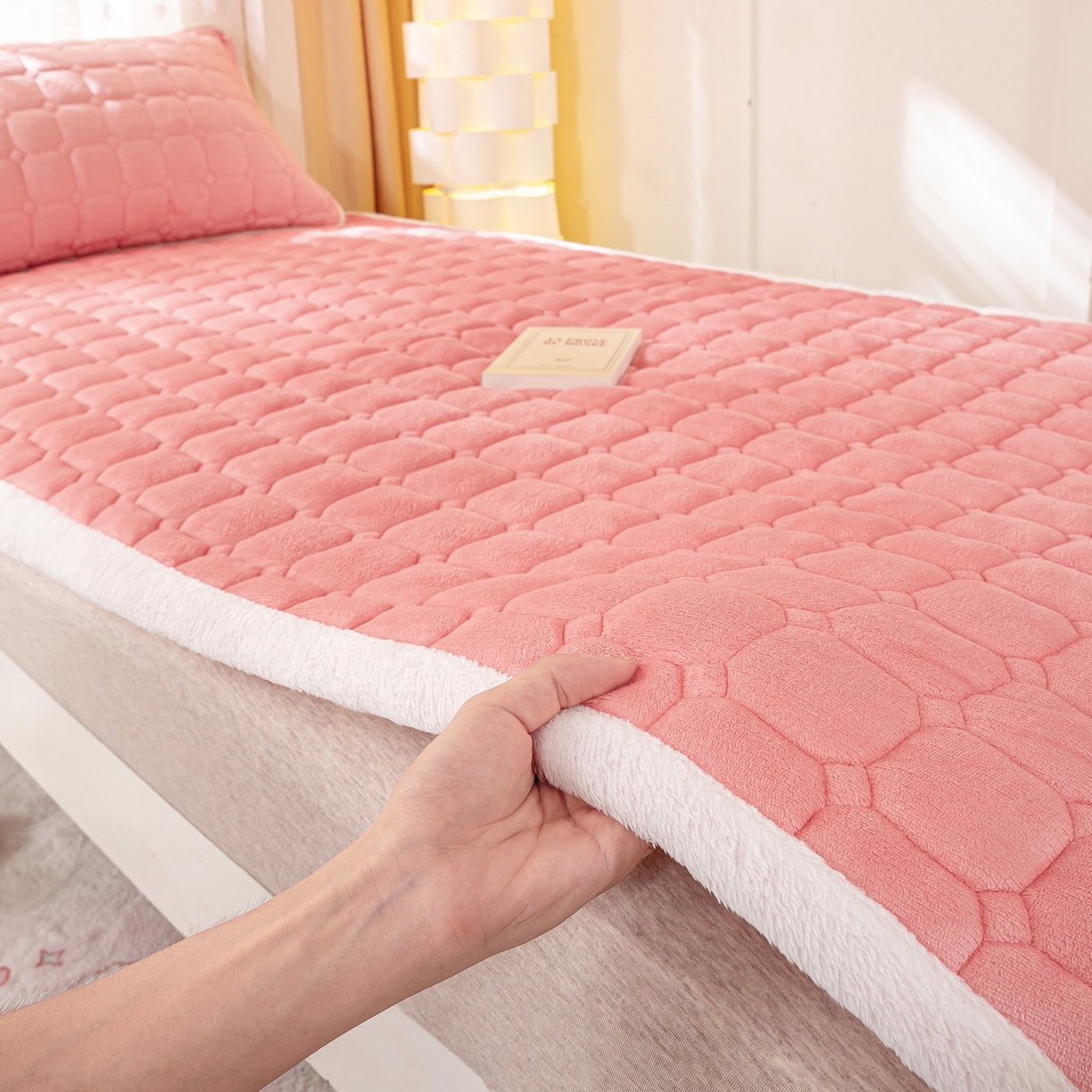 91家纺网 家纺一手货源 找家纺 眠势力 2025新款牛奶绒学生床垫加绒牛奶绒床褥子秋冬保暖珊瑚绒夹棉上下铺床护垫 粉玉-牛奶绒床垫