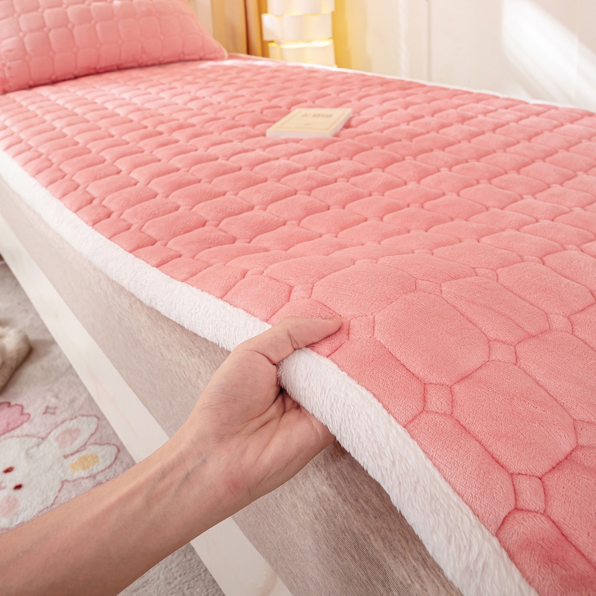 91家纺网 家纺一手货源 找家纺 眠势力 2025新款牛奶绒学生床垫加绒牛奶绒床褥子秋冬保暖珊瑚绒夹棉上下铺床护垫 粉玉-牛奶绒床垫