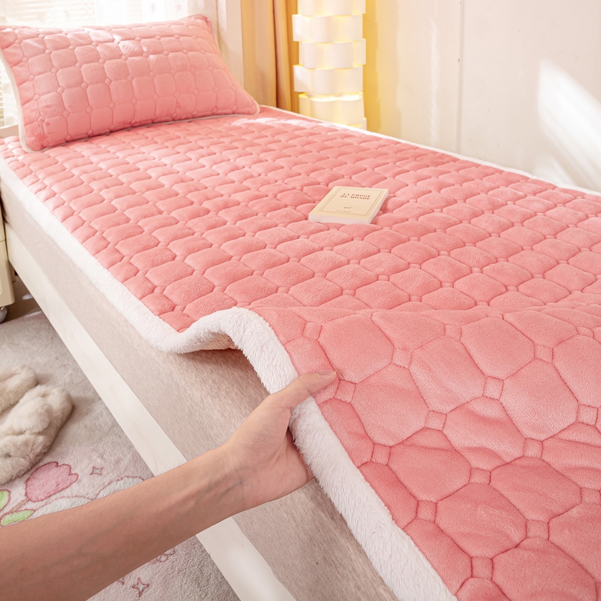 91家纺网 家纺一手货源 找家纺 眠势力 2025新款牛奶绒学生床垫加绒牛奶绒床褥子秋冬保暖珊瑚绒夹棉上下铺床护垫 粉玉-牛奶绒床垫