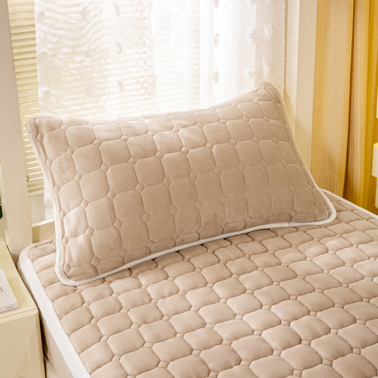 91家纺网 家纺一手货源 找家纺 眠势力 2025新款牛奶绒学生床垫加绒牛奶绒床褥子秋冬保暖珊瑚绒夹棉上下铺床护垫 卡其-牛奶绒床垫