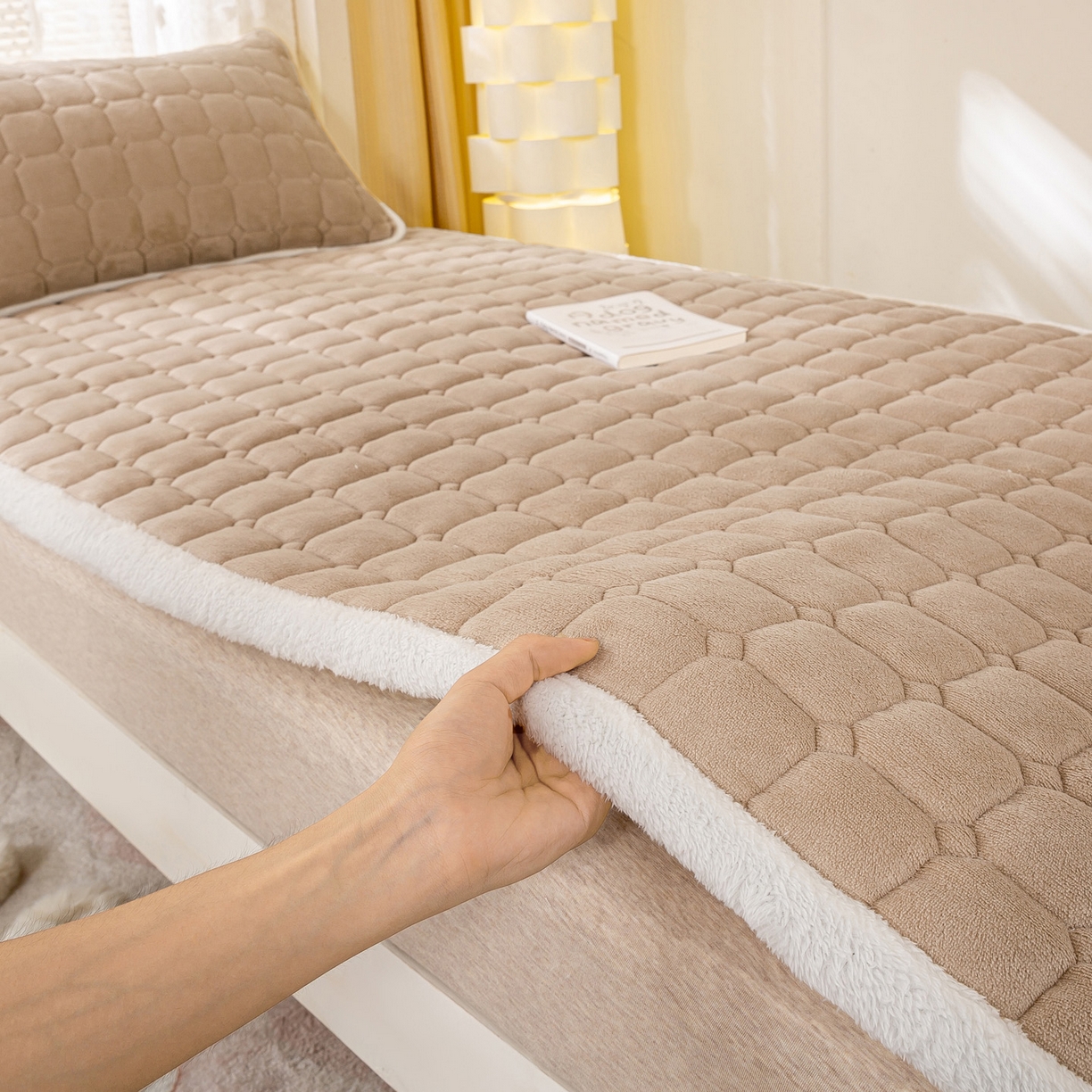 91家纺网 家纺一手货源 找家纺 眠势力 2025新款牛奶绒学生床垫加绒牛奶绒床褥子秋冬保暖珊瑚绒夹棉上下铺床护垫 卡其-牛奶绒床垫