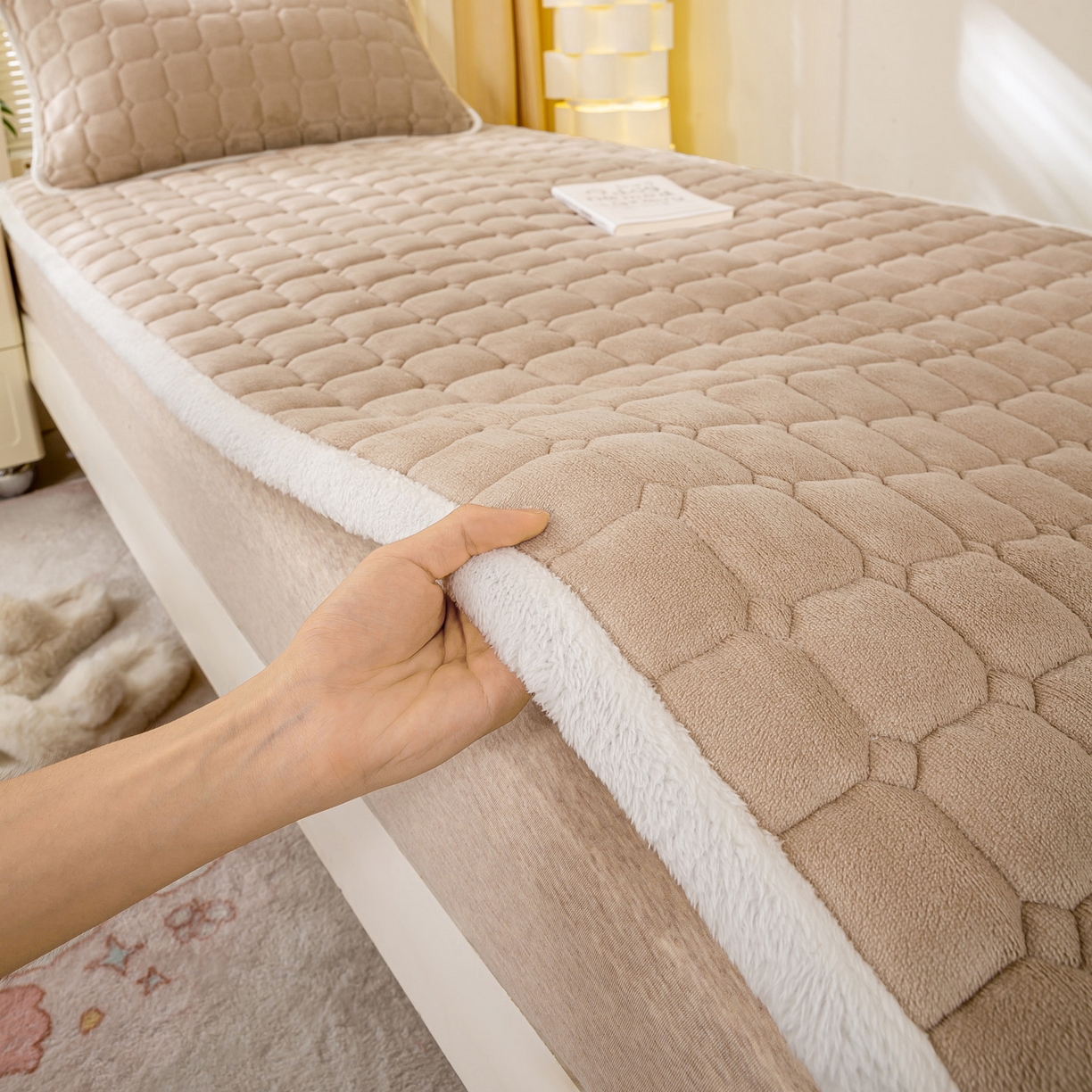 91家纺网 家纺一手货源 找家纺 眠势力 2025新款牛奶绒学生床垫加绒牛奶绒床褥子秋冬保暖珊瑚绒夹棉上下铺床护垫 卡其-牛奶绒床垫