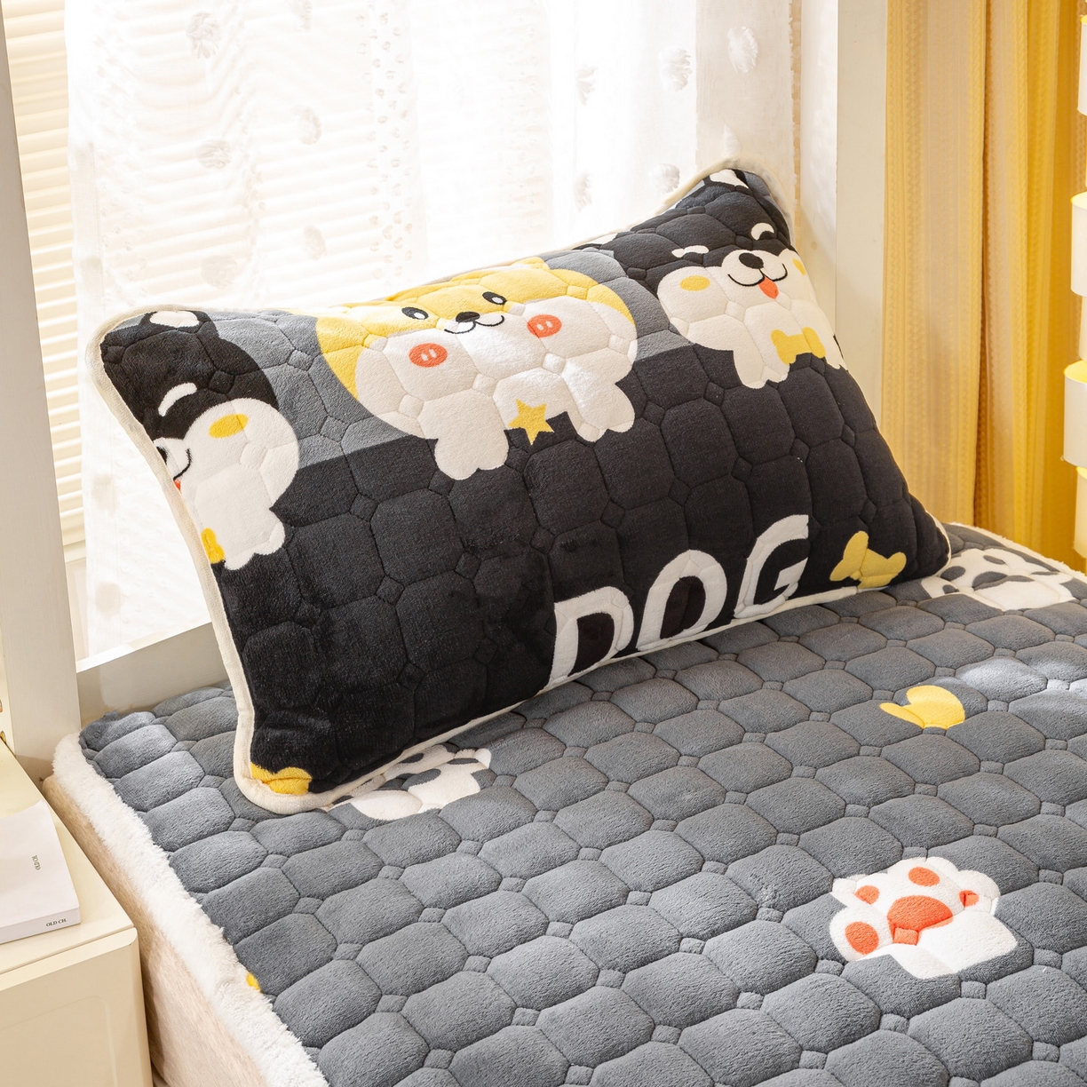 91家纺网 家纺一手货源 找家纺 眠势力 2025新款牛奶绒学生床垫加绒牛奶绒床褥子秋冬保暖珊瑚绒夹棉上下铺床护垫 可爱汪-牛奶绒床垫