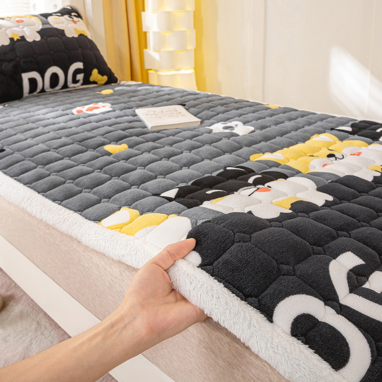 91家纺网 家纺一手货源 找家纺 眠势力 2025新款牛奶绒学生床垫加绒牛奶绒床褥子秋冬保暖珊瑚绒夹棉上下铺床护垫 可爱汪-牛奶绒床垫