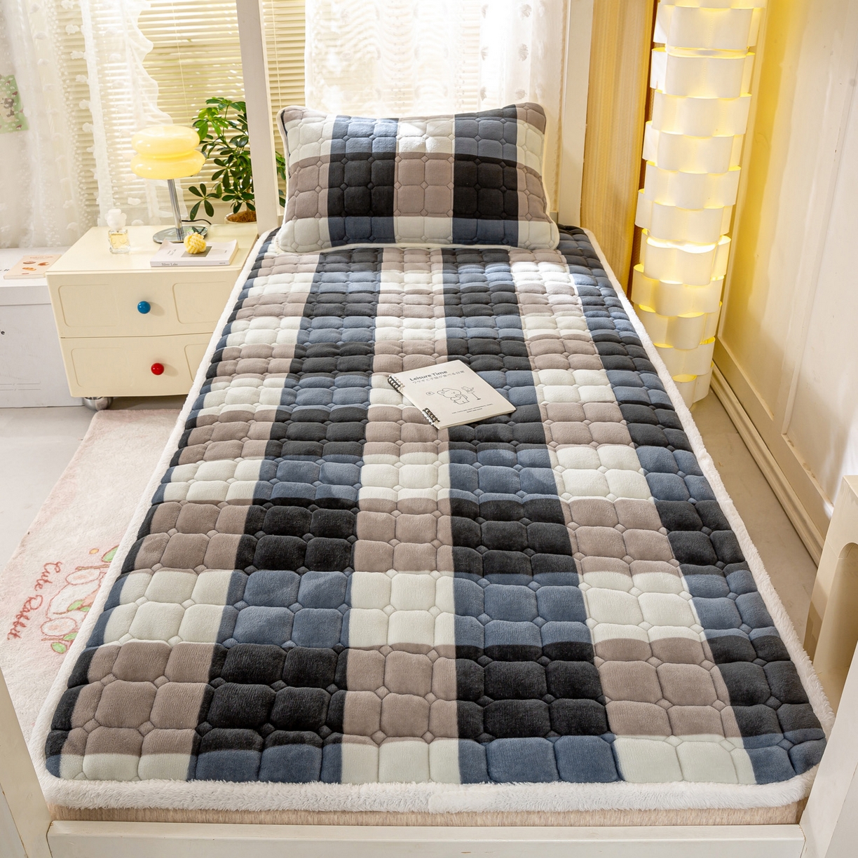 91家纺网 家纺一手货源 找家纺 眠势力 2025新款牛奶绒学生床垫加绒牛奶绒床褥子秋冬保暖珊瑚绒夹棉上下铺床护垫 兰大格-牛奶绒床垫