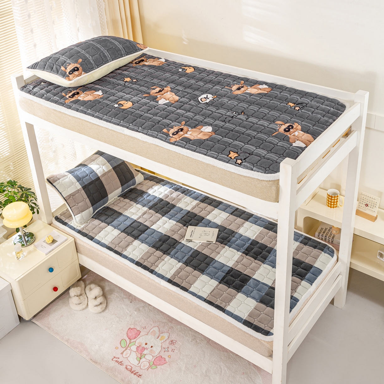 91家纺网 家纺一手货源 找家纺 眠势力 2025新款牛奶绒学生床垫加绒牛奶绒床褥子秋冬保暖珊瑚绒夹棉上下铺床护垫 兰大格-牛奶绒床垫