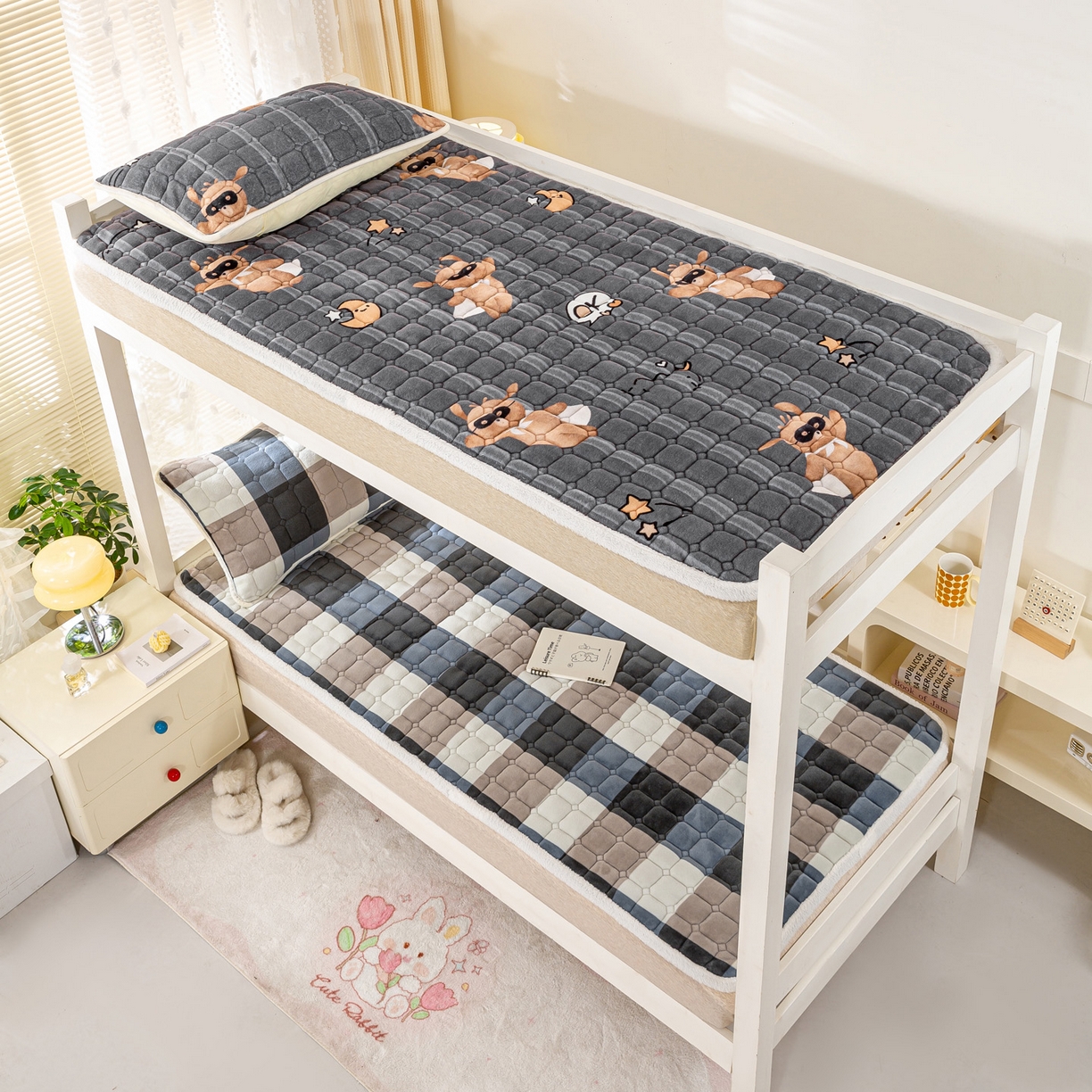 91家纺网 家纺一手货源 找家纺 眠势力 2025新款牛奶绒学生床垫加绒牛奶绒床褥子秋冬保暖珊瑚绒夹棉上下铺床护垫 兰大格-牛奶绒床垫