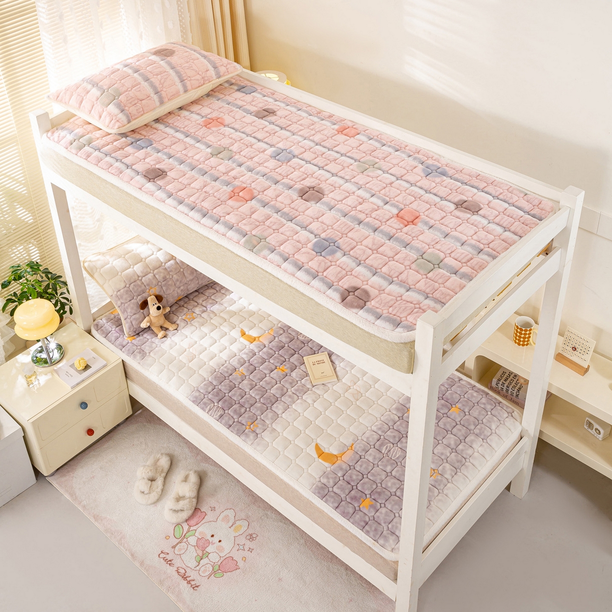 91家纺网 家纺一手货源 找家纺 眠势力 2025新款牛奶绒学生床垫加绒牛奶绒床褥子秋冬保暖珊瑚绒夹棉上下铺床护垫 梦幻星空-牛奶绒床垫