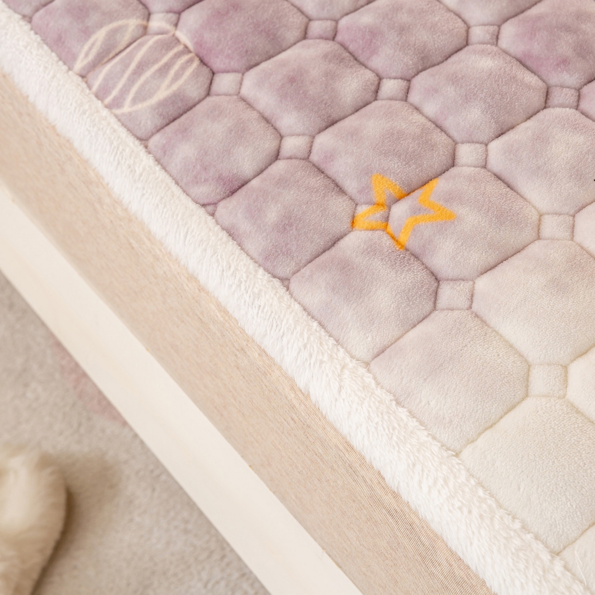 91家纺网 家纺一手货源 找家纺 眠势力 2025新款牛奶绒学生床垫加绒牛奶绒床褥子秋冬保暖珊瑚绒夹棉上下铺床护垫 梦幻星空-牛奶绒床垫