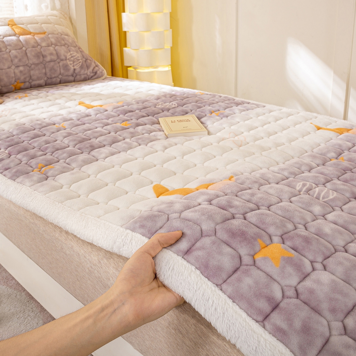 91家纺网 家纺一手货源 找家纺 眠势力 2025新款牛奶绒学生床垫加绒牛奶绒床褥子秋冬保暖珊瑚绒夹棉上下铺床护垫 梦幻星空-牛奶绒床垫