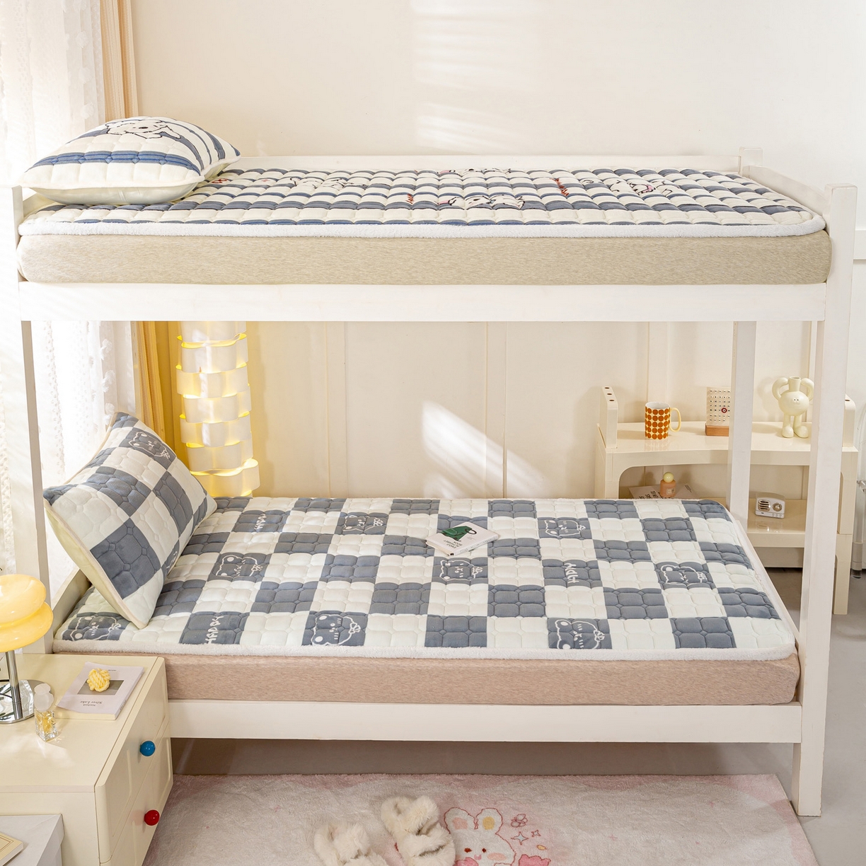 91家纺网 家纺一手货源 找家纺 眠势力 2025新款牛奶绒学生床垫加绒牛奶绒床褥子秋冬保暖珊瑚绒夹棉上下铺床护垫 棋盘格-牛奶绒床垫