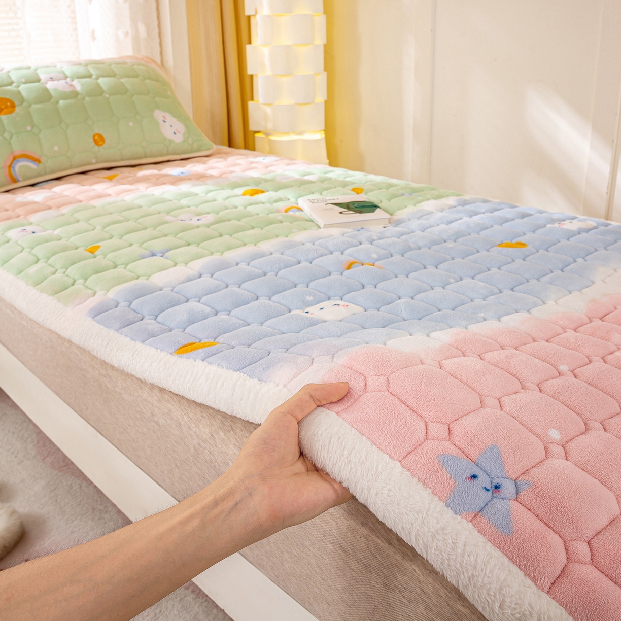 91家纺网 家纺一手货源 找家纺 眠势力 2025新款牛奶绒学生床垫加绒牛奶绒床褥子秋冬保暖珊瑚绒夹棉上下铺床护垫 晴天-牛奶绒床垫