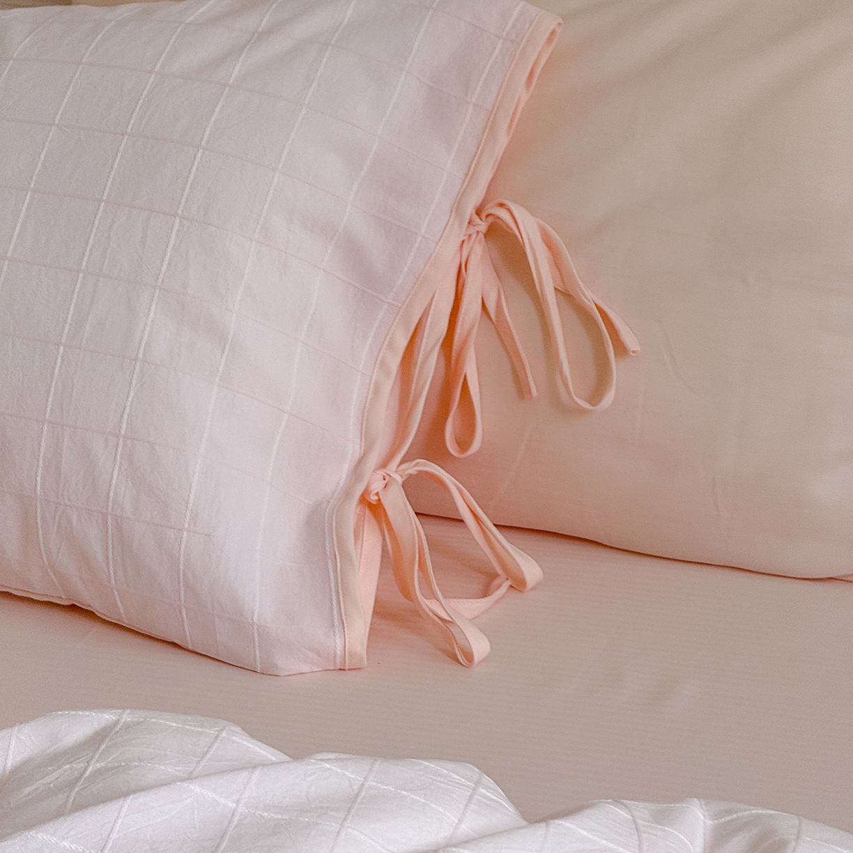 91家纺网 家纺一手货源 找家纺 （总）小春日和 纯棉色织提花四件套人字纹全棉提花床单1.8米床笠民宿三件套加大纯色床单