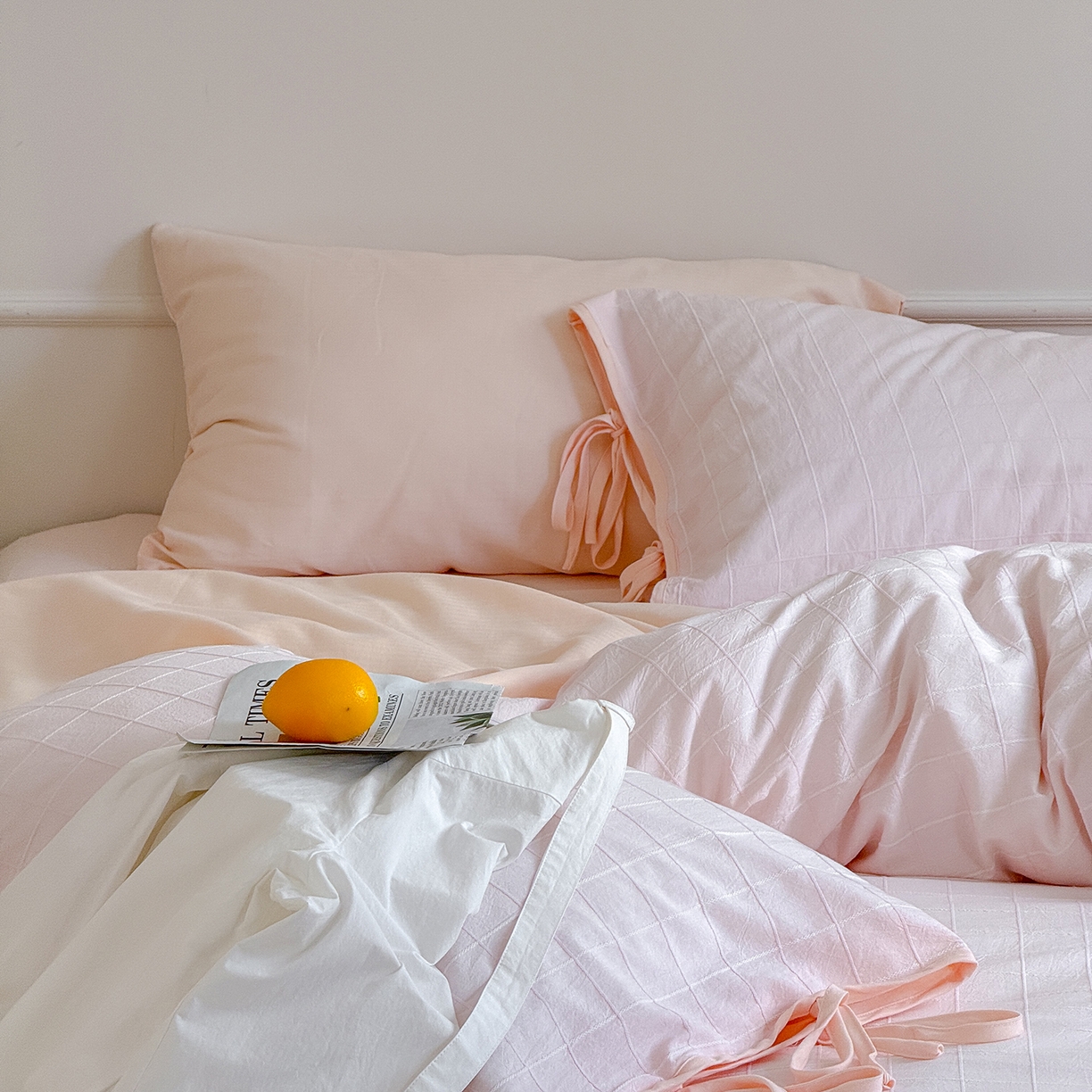 91家纺网 家纺一手货源 找家纺 小春日和 纯棉色织提花四件套人字纹全棉提花床单1.8米床笠民宿三件套加大纯色床单 泡芙-粉