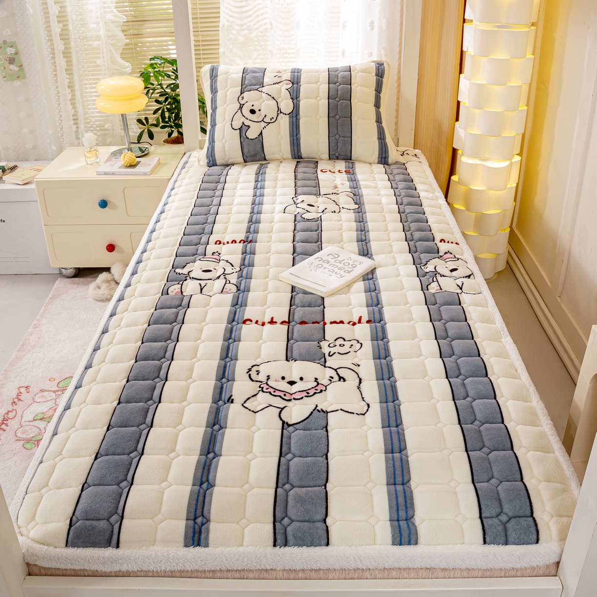 91家纺网 家纺一手货源 找家纺 眠势力 2025新款牛奶绒学生床垫加绒牛奶绒床褥子秋冬保暖珊瑚绒夹棉上下铺床护垫 条纹小狗-牛奶绒床垫