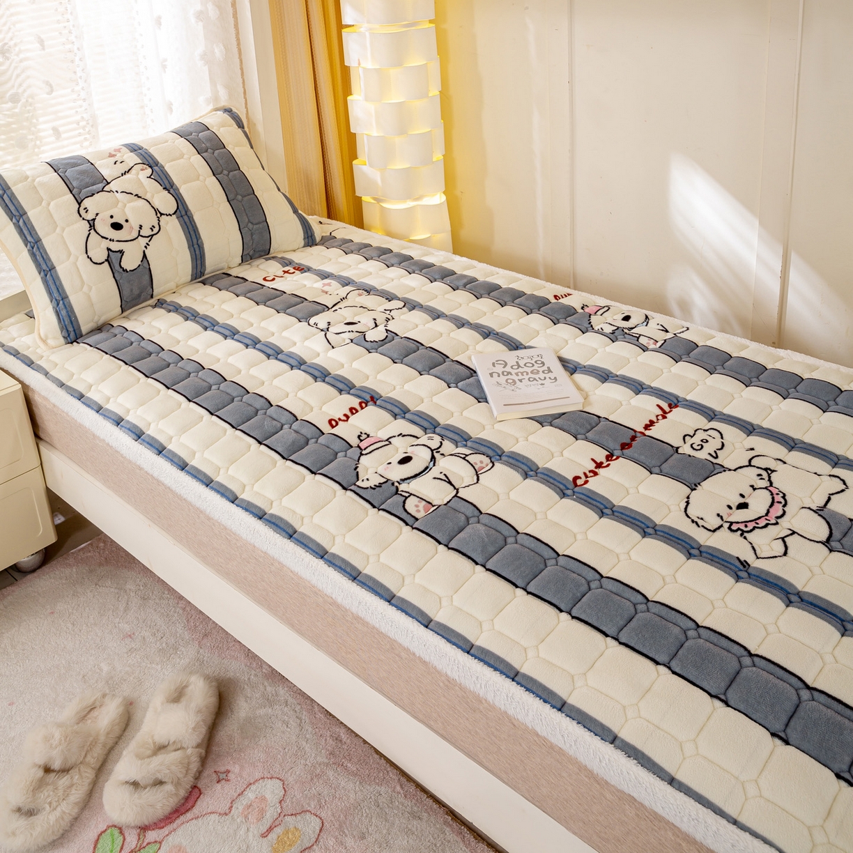 91家纺网 家纺一手货源 找家纺 眠势力 2025新款牛奶绒学生床垫加绒牛奶绒床褥子秋冬保暖珊瑚绒夹棉上下铺床护垫 条纹小狗-牛奶绒床垫
