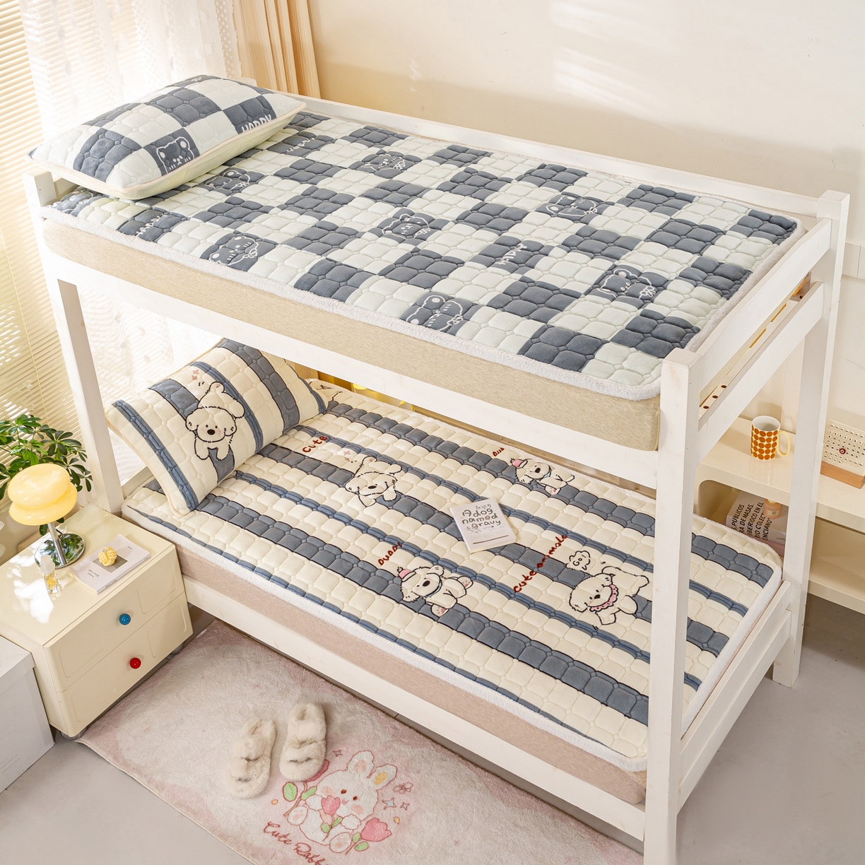 91家纺网 家纺一手货源 找家纺 眠势力 2025新款牛奶绒学生床垫加绒牛奶绒床褥子秋冬保暖珊瑚绒夹棉上下铺床护垫 条纹小狗-牛奶绒床垫