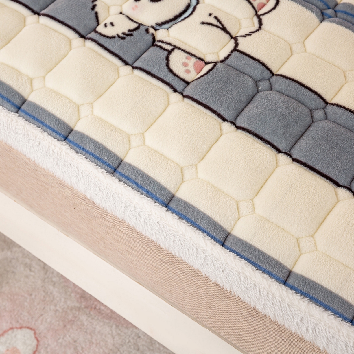 91家纺网 家纺一手货源 找家纺 眠势力 2025新款牛奶绒学生床垫加绒牛奶绒床褥子秋冬保暖珊瑚绒夹棉上下铺床护垫 条纹小狗-牛奶绒床垫