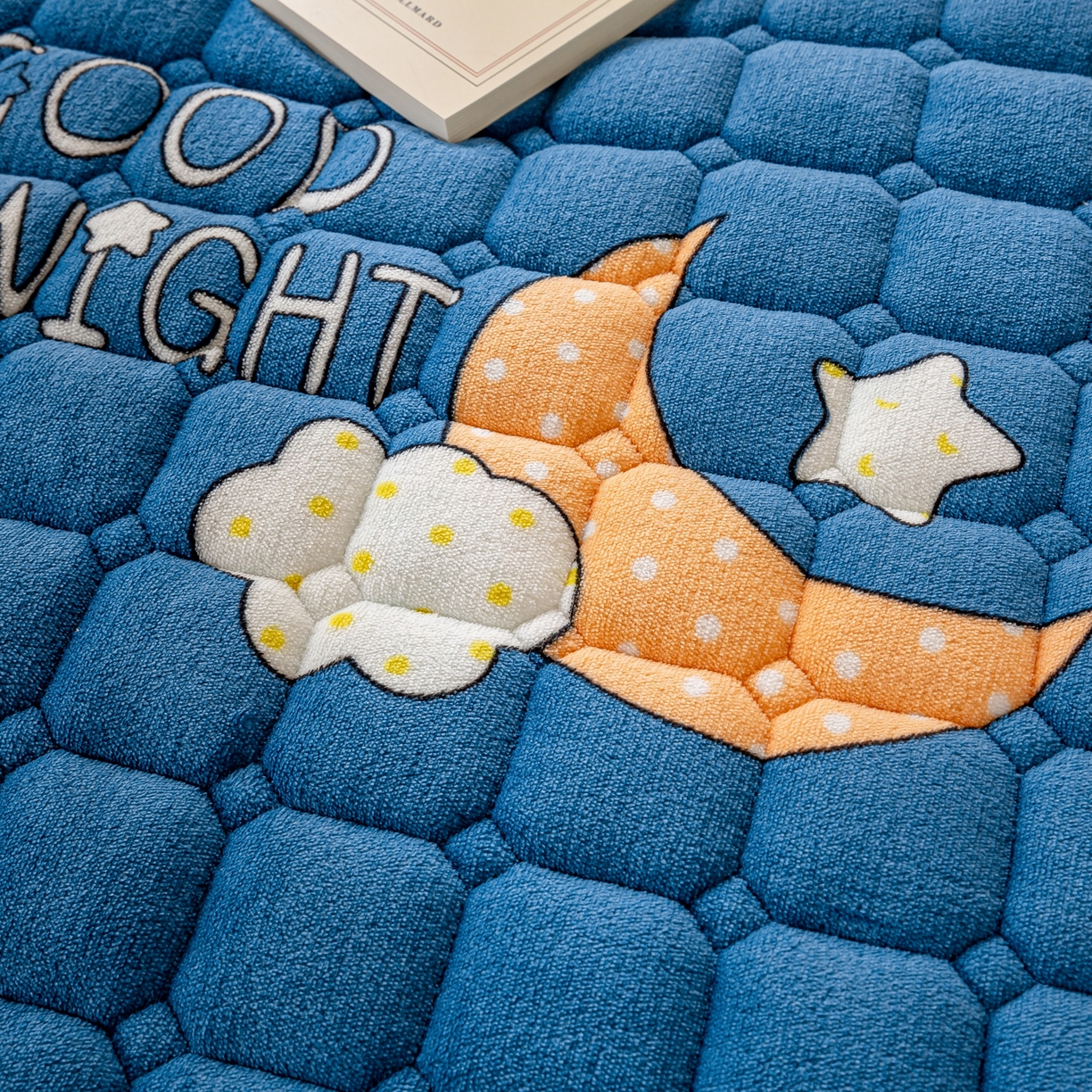 91家纺网 家纺一手货源 找家纺 眠势力 2025新款牛奶绒学生床垫加绒牛奶绒床褥子秋冬保暖珊瑚绒夹棉上下铺床护垫 晚安-牛奶绒床垫