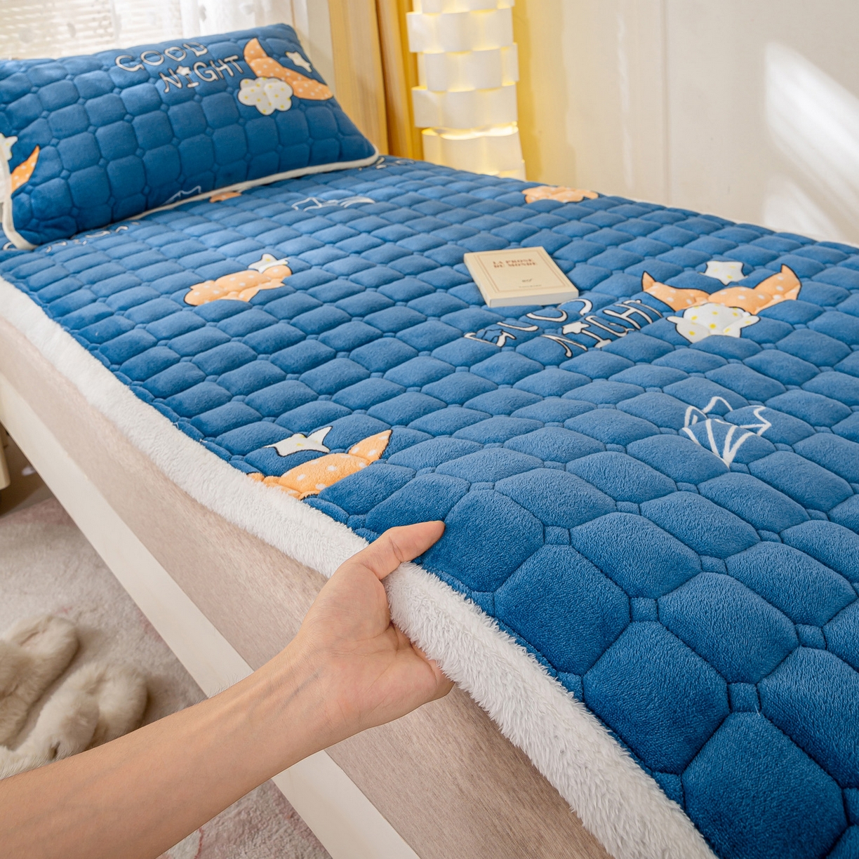 91家纺网 家纺一手货源 找家纺 眠势力 2025新款牛奶绒学生床垫加绒牛奶绒床褥子秋冬保暖珊瑚绒夹棉上下铺床护垫 晚安-牛奶绒床垫