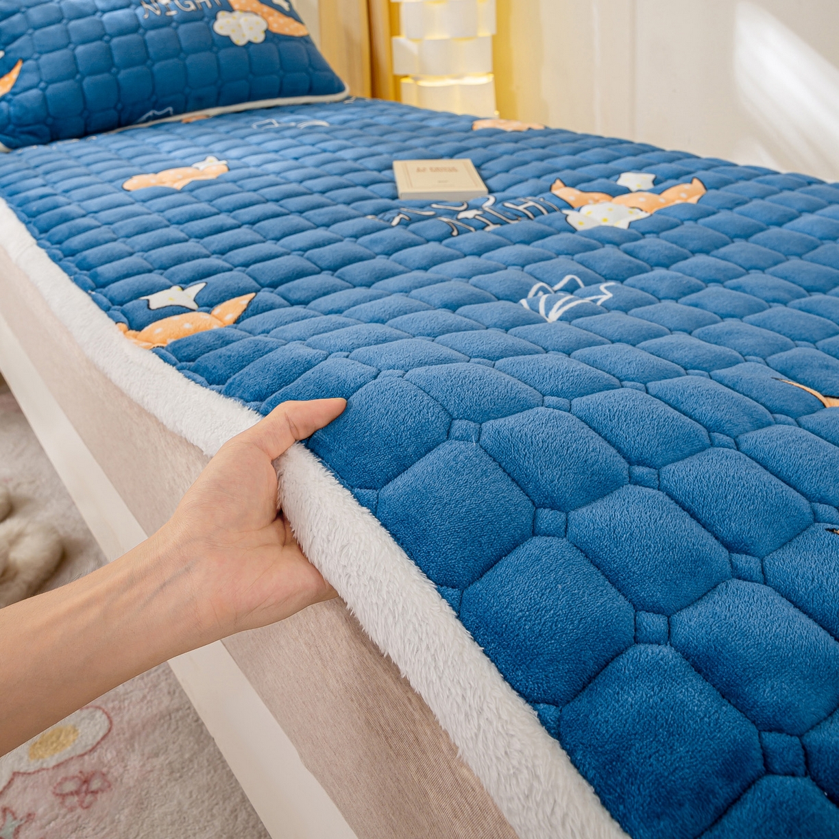 91家纺网 家纺一手货源 找家纺 眠势力 2025新款牛奶绒学生床垫加绒牛奶绒床褥子秋冬保暖珊瑚绒夹棉上下铺床护垫 晚安-牛奶绒床垫