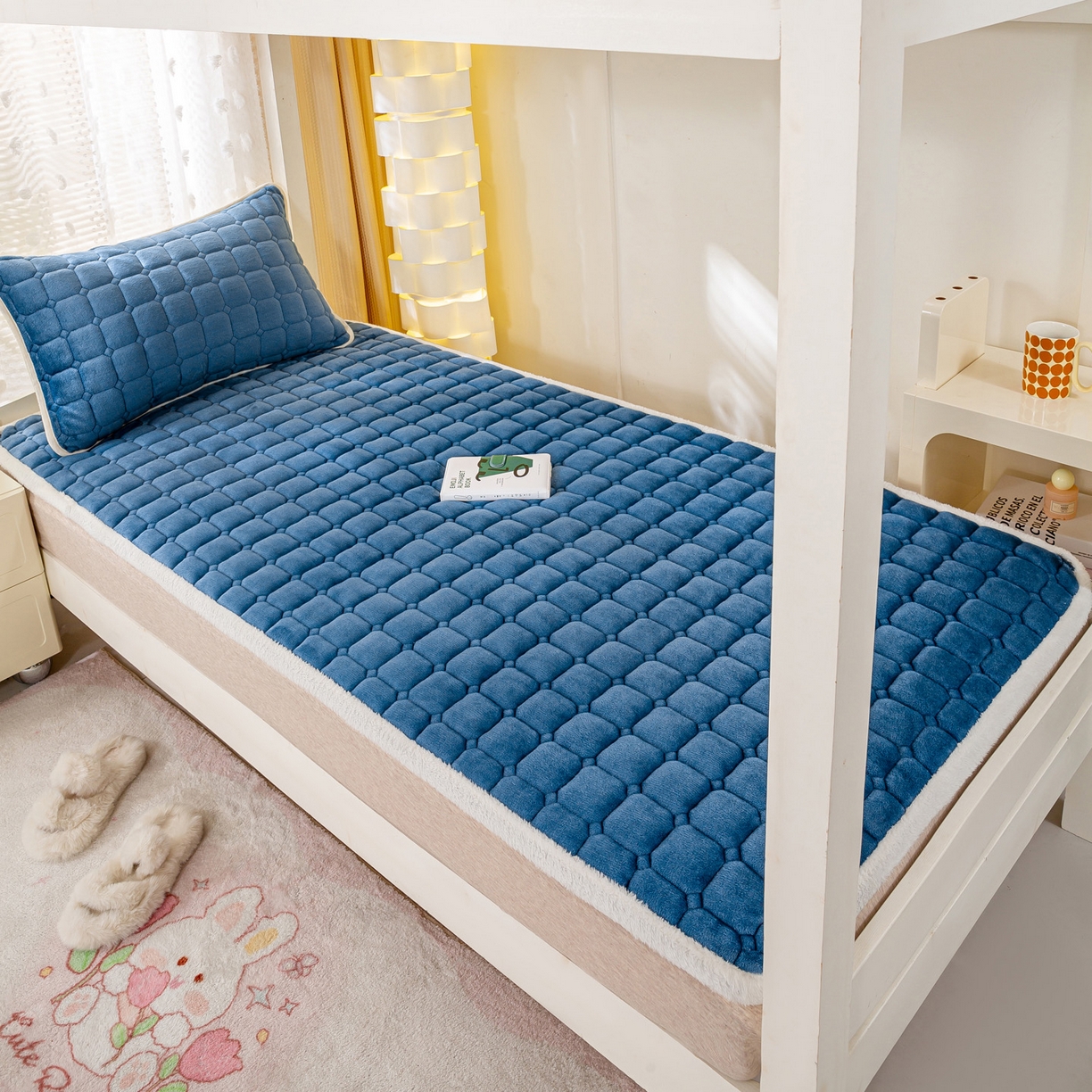 91家纺网 家纺一手货源 找家纺 眠势力 2025新款牛奶绒学生床垫加绒牛奶绒床褥子秋冬保暖珊瑚绒夹棉上下铺床护垫 新黛兰-牛奶绒床垫