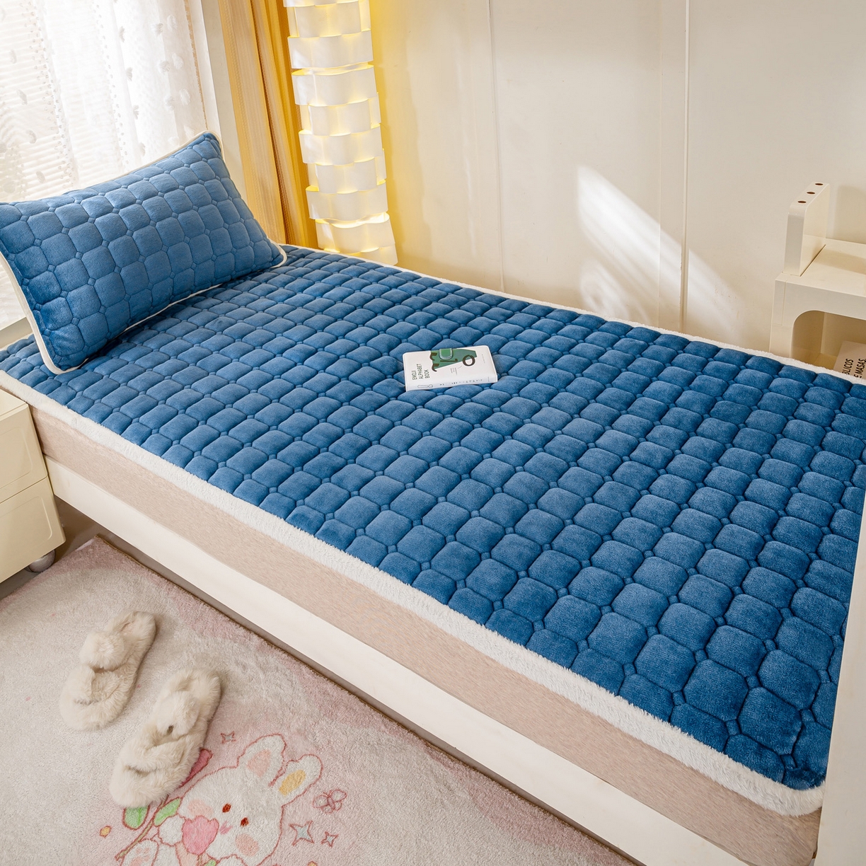 91家纺网 家纺一手货源 找家纺 眠势力 2025新款牛奶绒学生床垫加绒牛奶绒床褥子秋冬保暖珊瑚绒夹棉上下铺床护垫 新黛兰-牛奶绒床垫