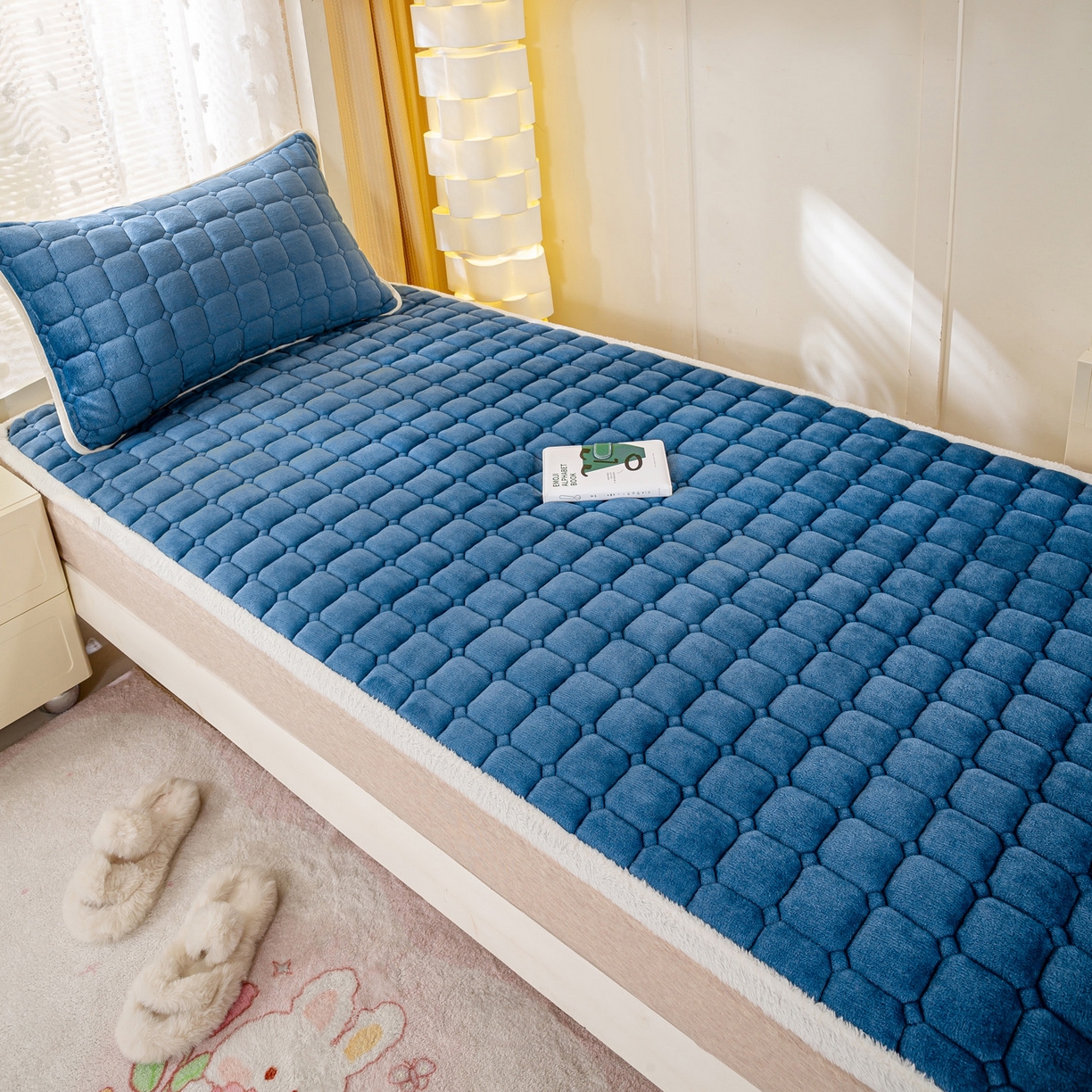 91家纺网 家纺一手货源 找家纺 眠势力 2025新款牛奶绒学生床垫加绒牛奶绒床褥子秋冬保暖珊瑚绒夹棉上下铺床护垫 新黛兰-牛奶绒床垫