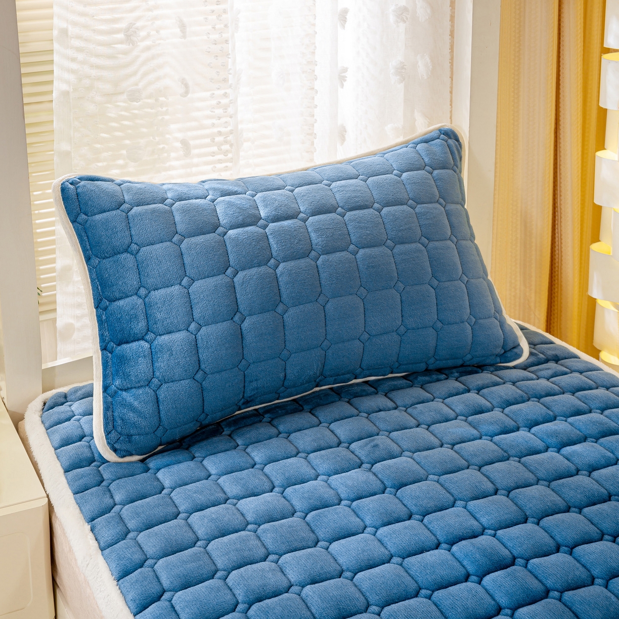 91家纺网 家纺一手货源 找家纺 眠势力 2025新款牛奶绒学生床垫加绒牛奶绒床褥子秋冬保暖珊瑚绒夹棉上下铺床护垫 新黛兰-牛奶绒床垫