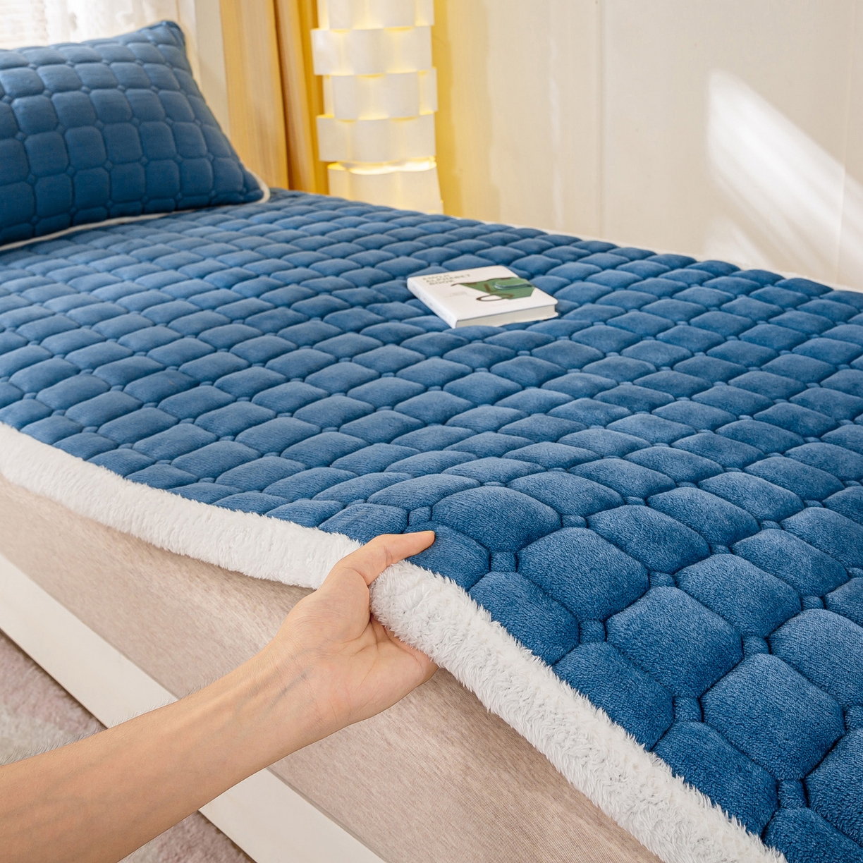 91家纺网 家纺一手货源 找家纺 眠势力 2025新款牛奶绒学生床垫加绒牛奶绒床褥子秋冬保暖珊瑚绒夹棉上下铺床护垫 新黛兰-牛奶绒床垫