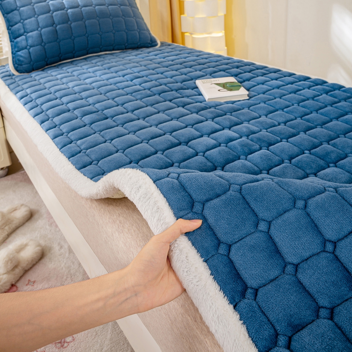 91家纺网 家纺一手货源 找家纺 眠势力 2025新款牛奶绒学生床垫加绒牛奶绒床褥子秋冬保暖珊瑚绒夹棉上下铺床护垫 新黛兰-牛奶绒床垫