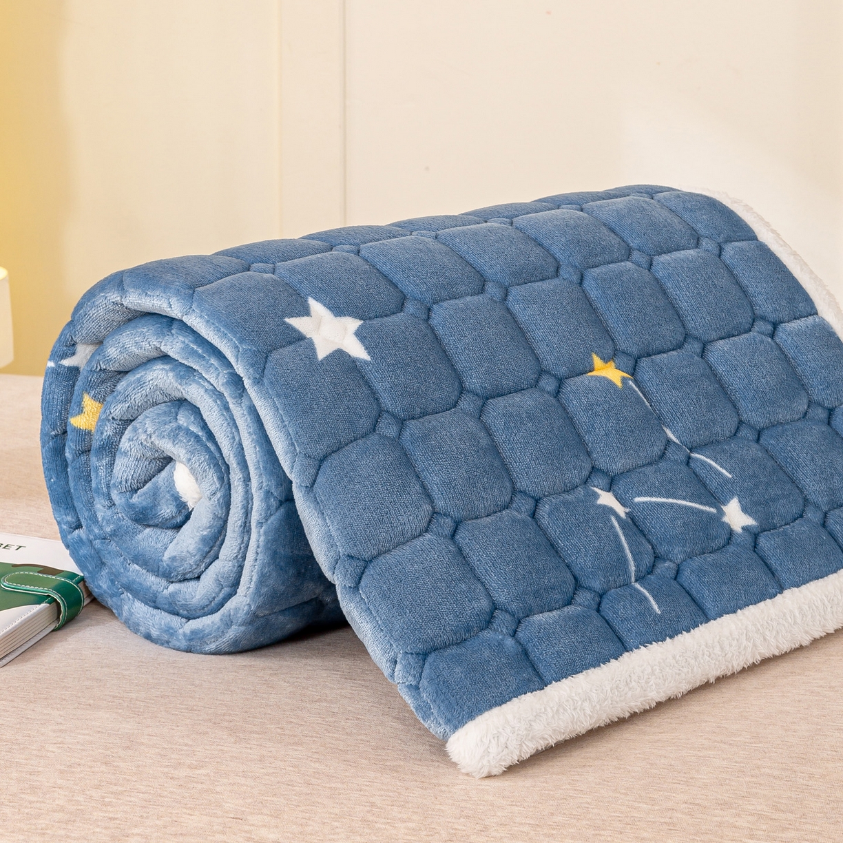 91家纺网 家纺一手货源 找家纺 眠势力 2025新款牛奶绒学生床垫加绒牛奶绒床褥子秋冬保暖珊瑚绒夹棉上下铺床护垫 星月-牛奶绒床垫