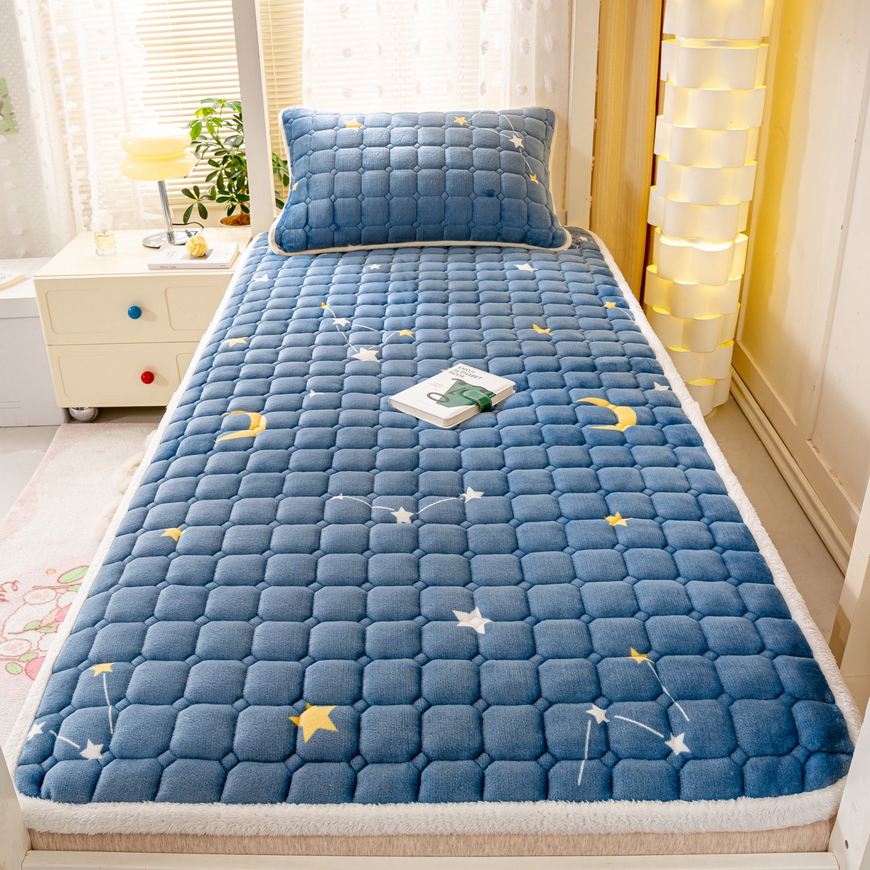 91家纺网 家纺一手货源 找家纺 眠势力 2025新款牛奶绒学生床垫加绒牛奶绒床褥子秋冬保暖珊瑚绒夹棉上下铺床护垫 星月-牛奶绒床垫