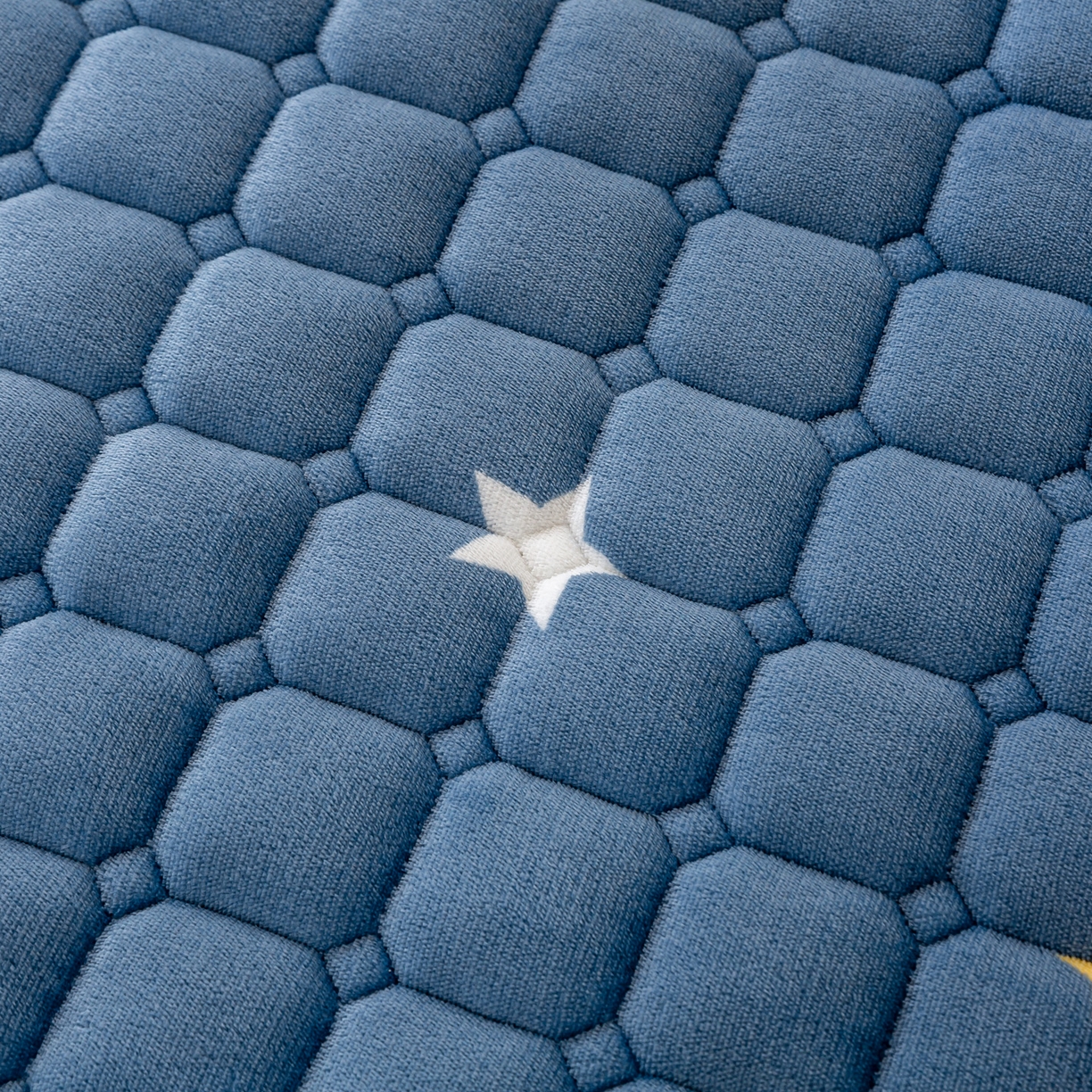 91家纺网 家纺一手货源 找家纺 眠势力 2025新款牛奶绒学生床垫加绒牛奶绒床褥子秋冬保暖珊瑚绒夹棉上下铺床护垫 星月-牛奶绒床垫