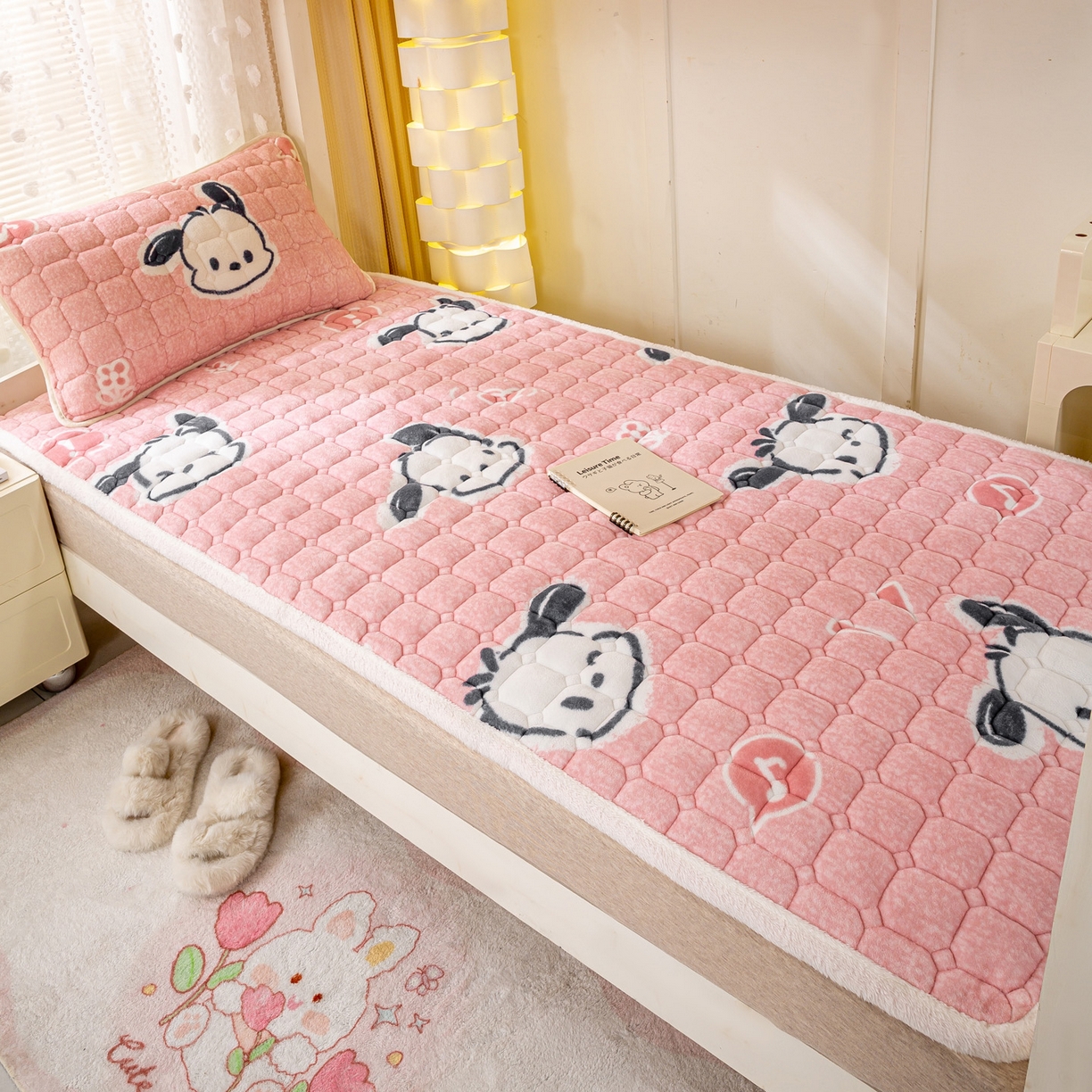 91家纺网 家纺一手货源 找家纺 眠势力 2025新款牛奶绒学生床垫加绒牛奶绒床褥子秋冬保暖珊瑚绒夹棉上下铺床护垫 音符小熊-牛奶绒床垫