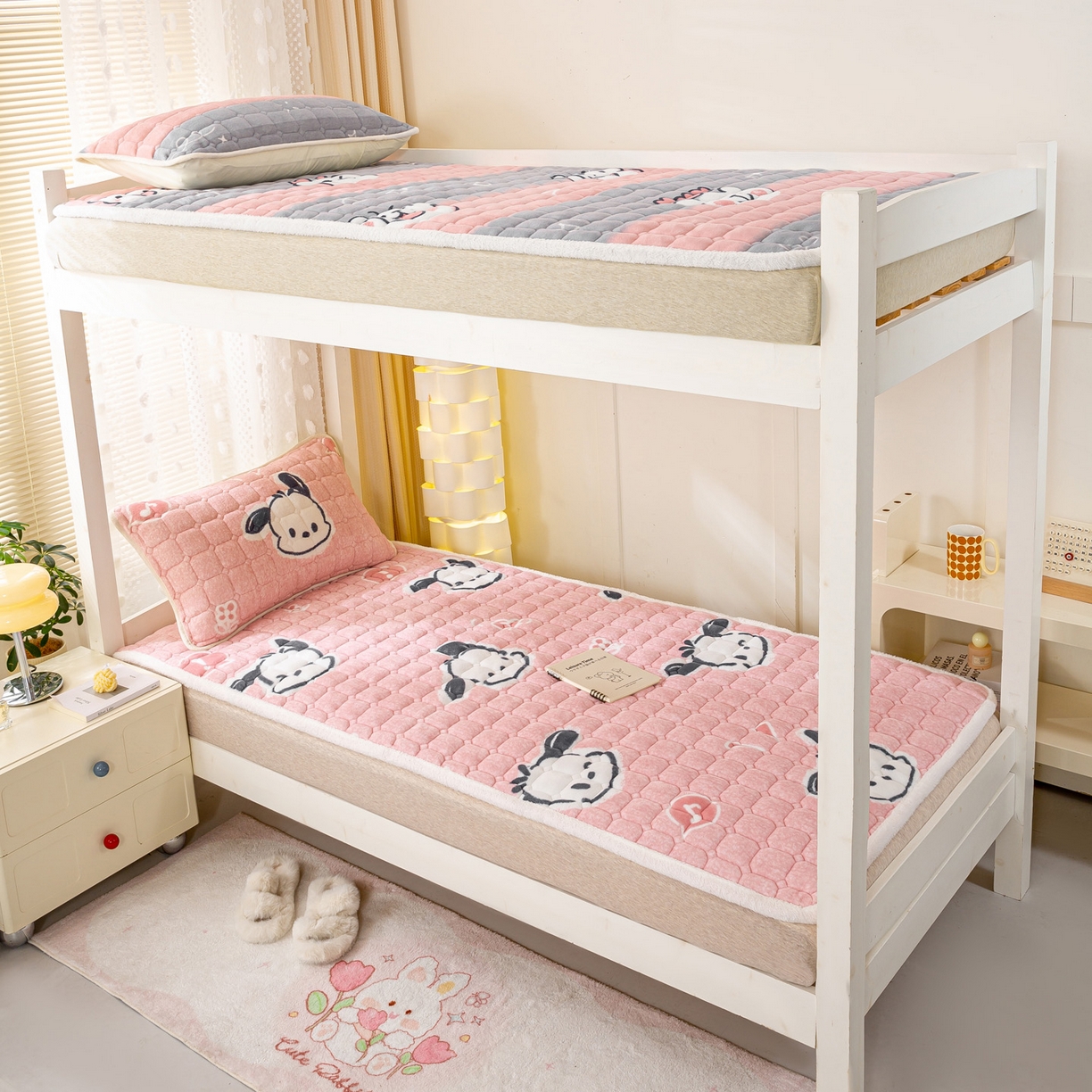 91家纺网 家纺一手货源 找家纺 眠势力 2025新款牛奶绒学生床垫加绒牛奶绒床褥子秋冬保暖珊瑚绒夹棉上下铺床护垫 音符小熊-牛奶绒床垫